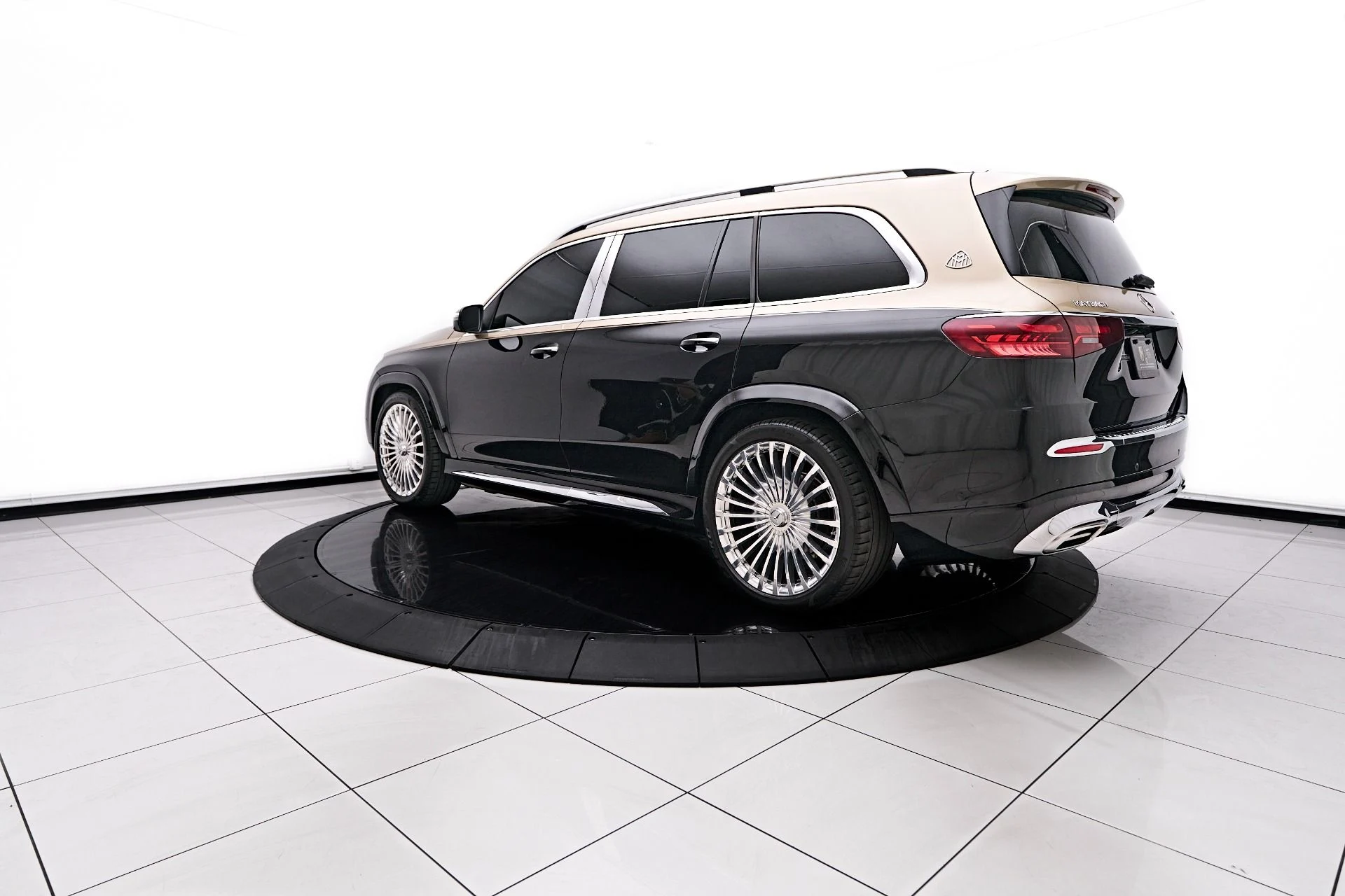 mph013_534492394_Used_2024_Mercedes_Benz_GLS_Maybach_GLS_600_1754703723_0ebbe81850