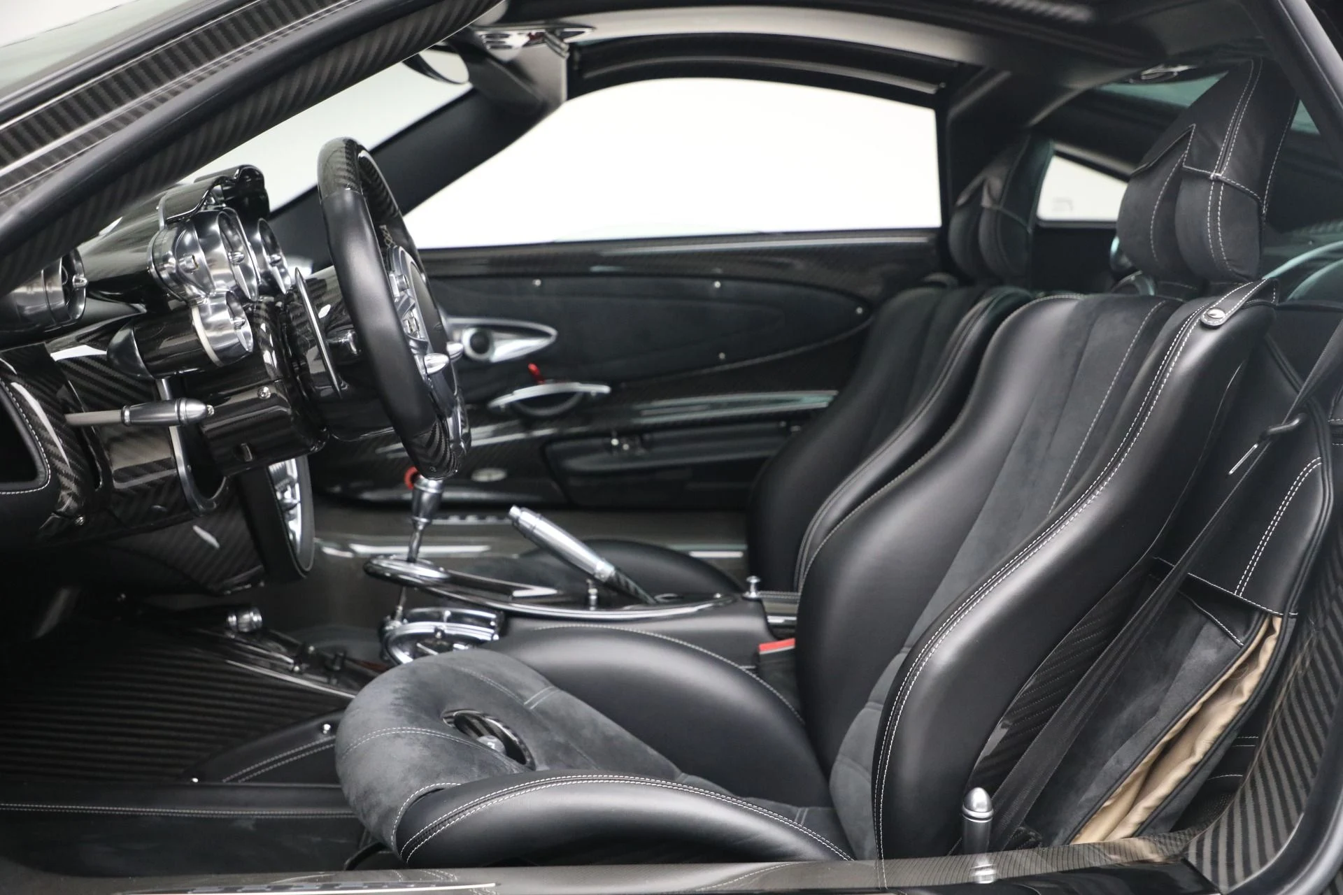 mph013_544517441_Used_2014_Pagani_Huayra_Tempesta_1765914855_d02cd1480a