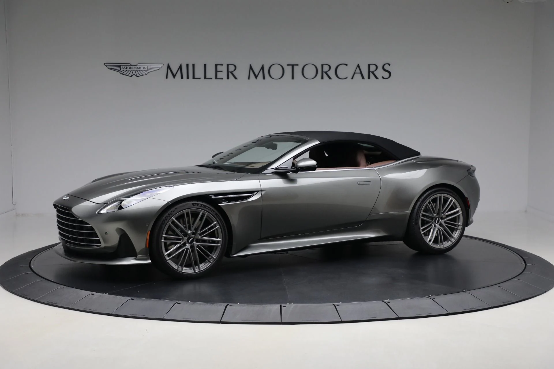 mph013_545576391_New_2026_Aston_Martin_DB_12_Volante_e52a6002e8