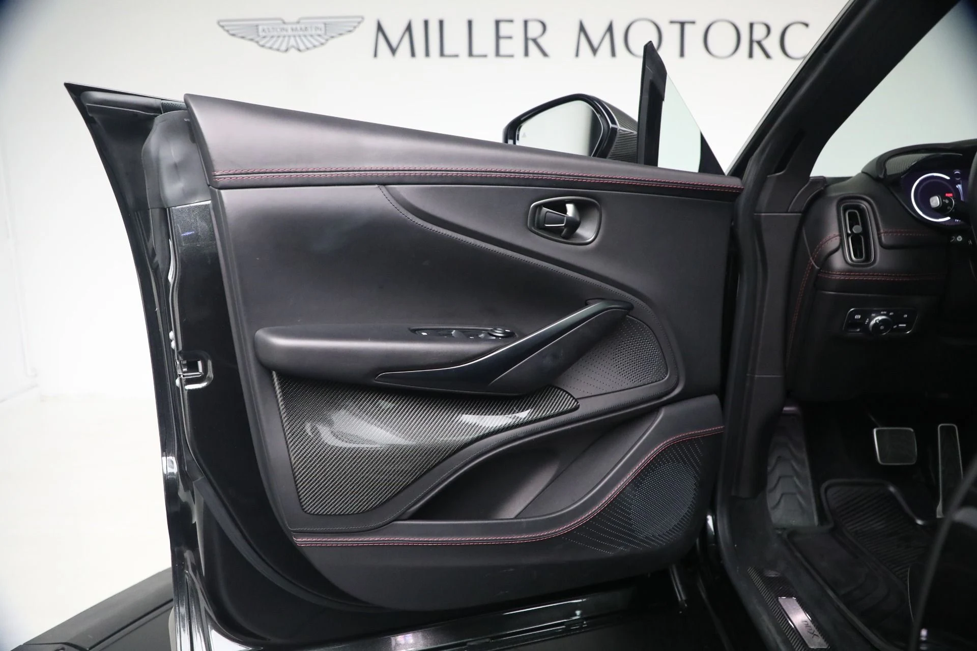 mph013_553492746_Used_2022_Aston_Martin_DBX_1777325442_20f3a19a8c