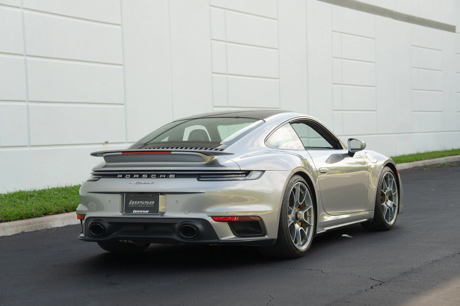mph013_556327747_Used_2021_Porsche_911_Turbo_S_1758737347_3854cfda30