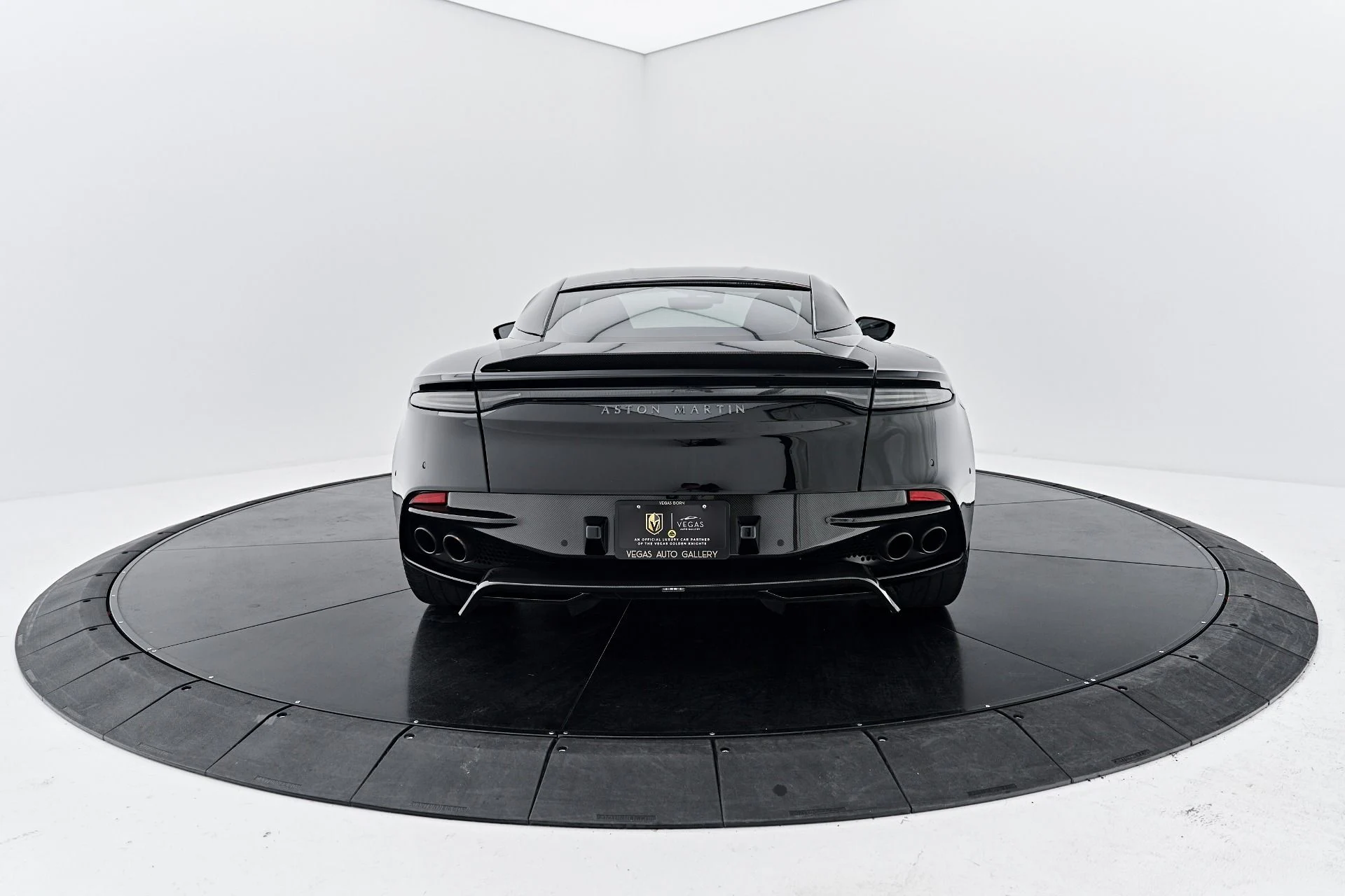 mph013_55679119_Used_2019_Aston_Martin_DBS_Superleggera_1791337412_9df54fef0e
