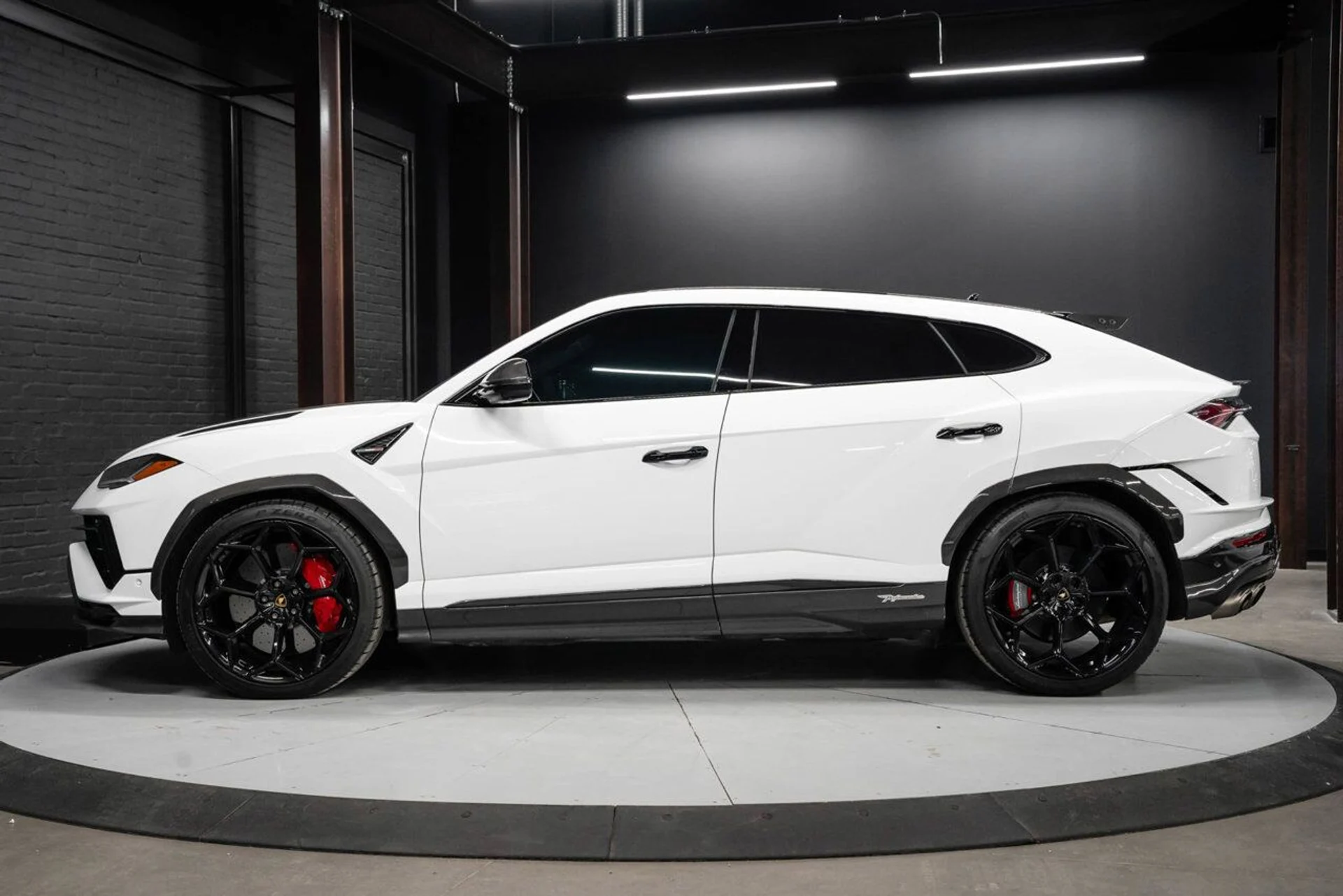 mph013_55711583_lamborghini_urus_2023_26edef7d7f
