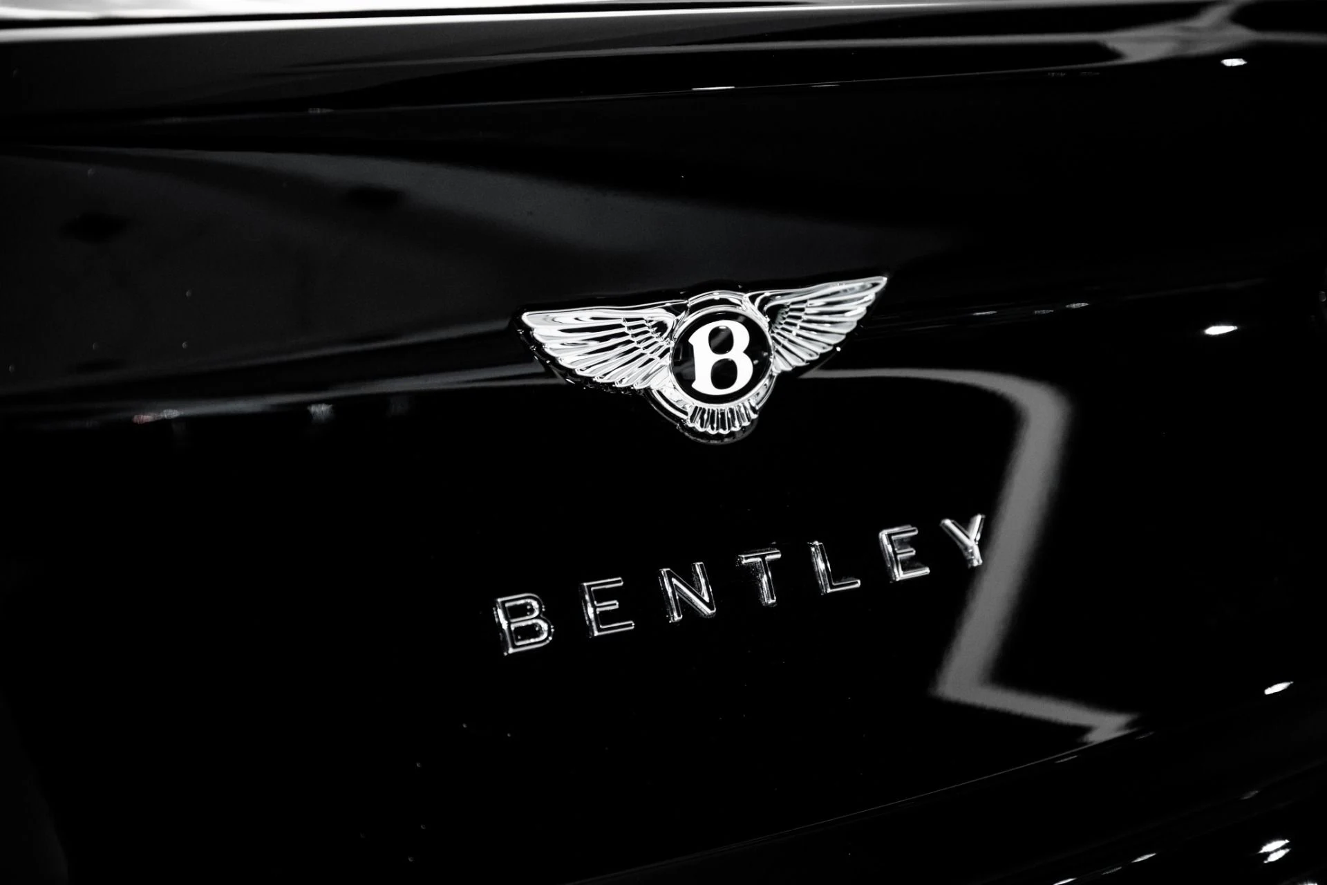 mph013_560657080_New_2025_Bentley_BENTAYGA_EWB_AZURE_V8_Azure_V8_1749659689_f5f9d15ffe
