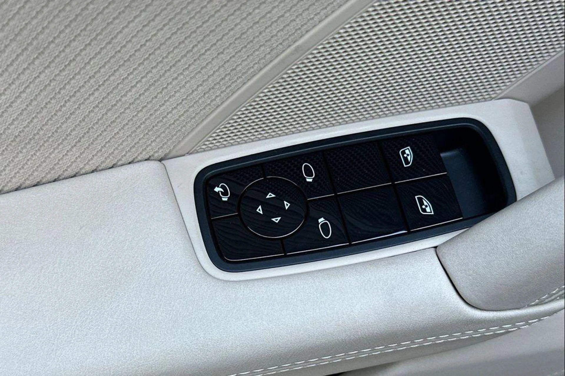 mph013_563157918_2_T9_B4_A_Zw_Vc_Ps_A_Ap2p_Uy2_CZ_Rz_Z_s_df7a57880d