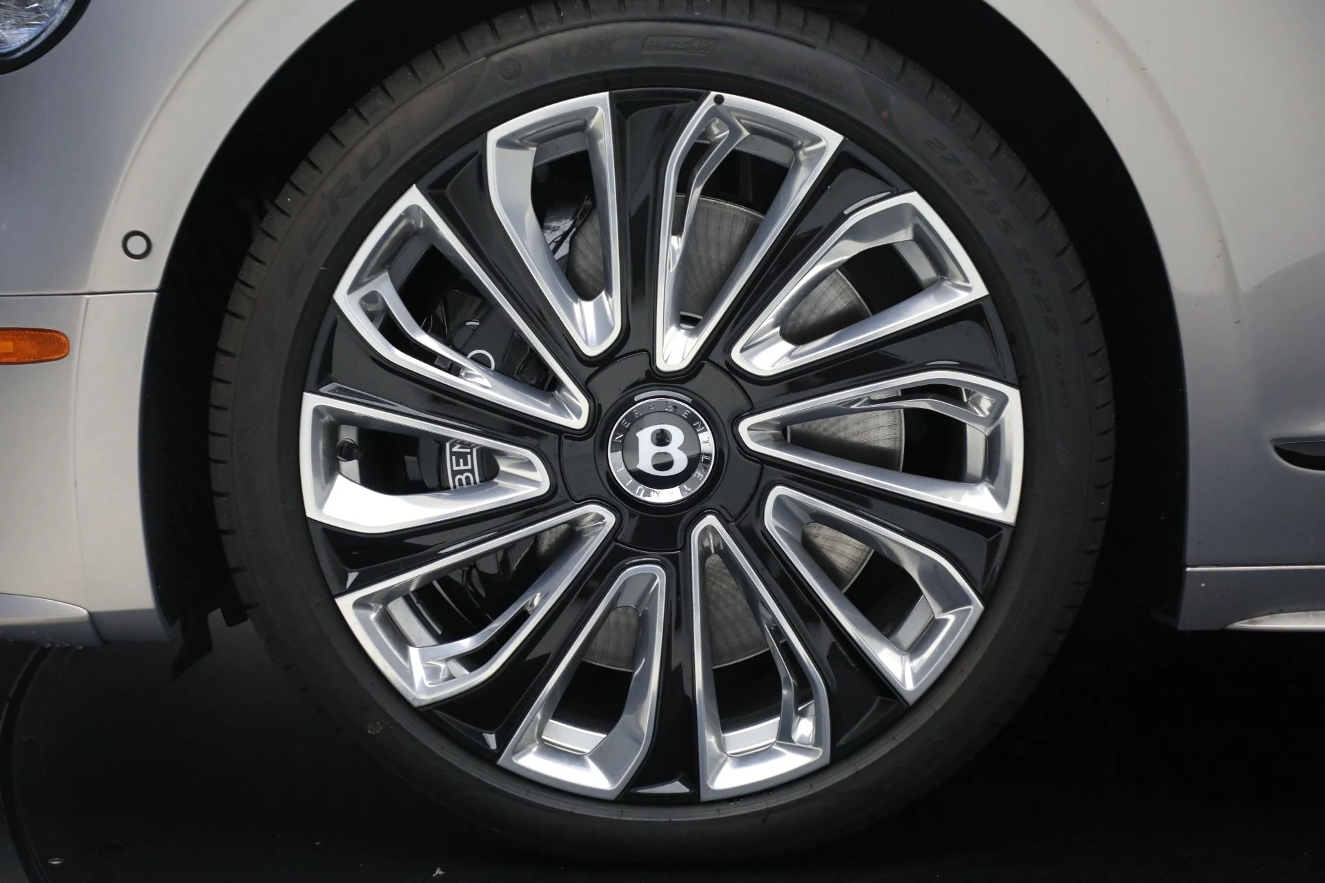 mph013_564169085_New_2025_Bentley_Flying_Spur_Mulliner_66730d9a8f