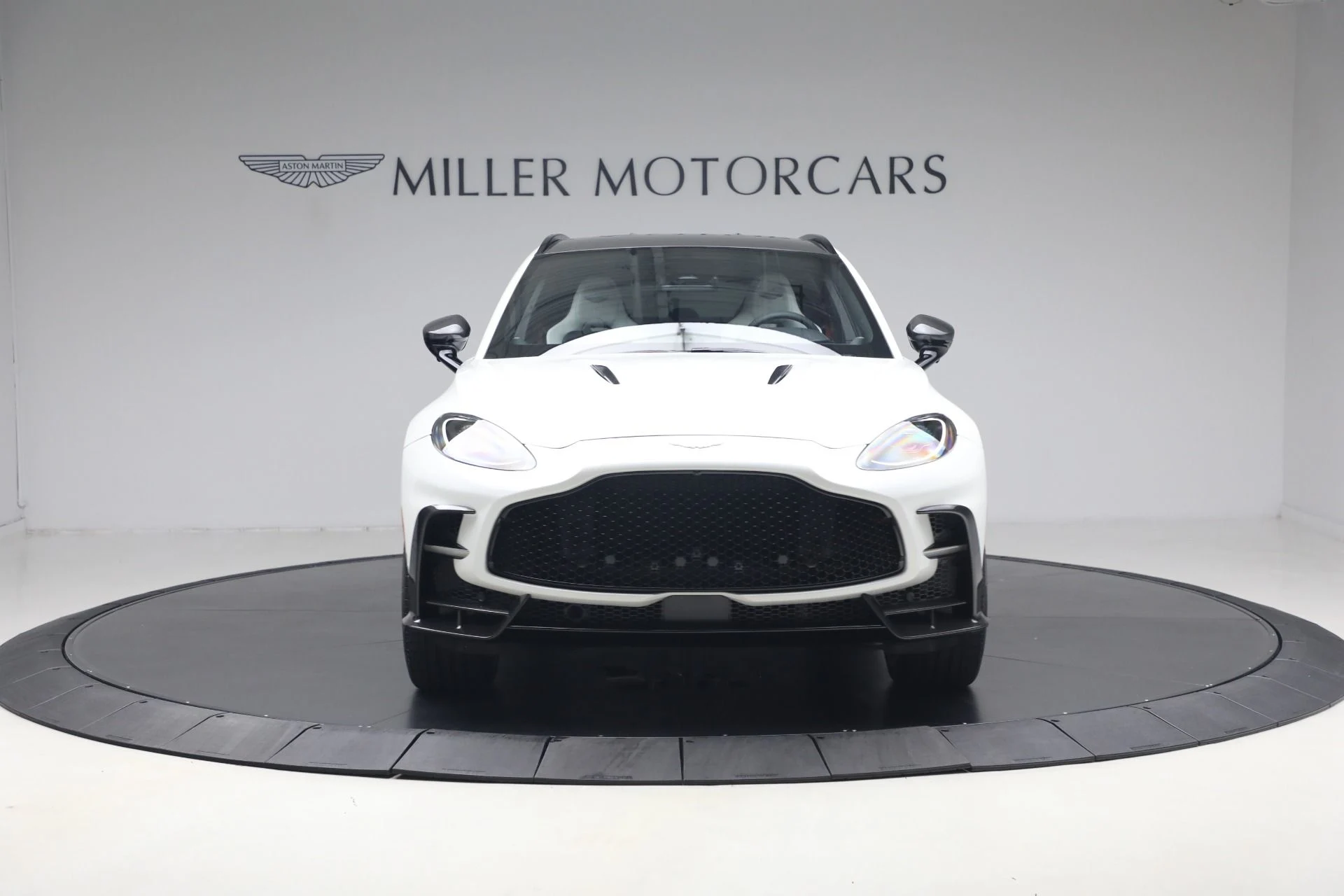 mph013_569935181_New_2026_Aston_Martin_DBX_S_1779888036_e85c18574c