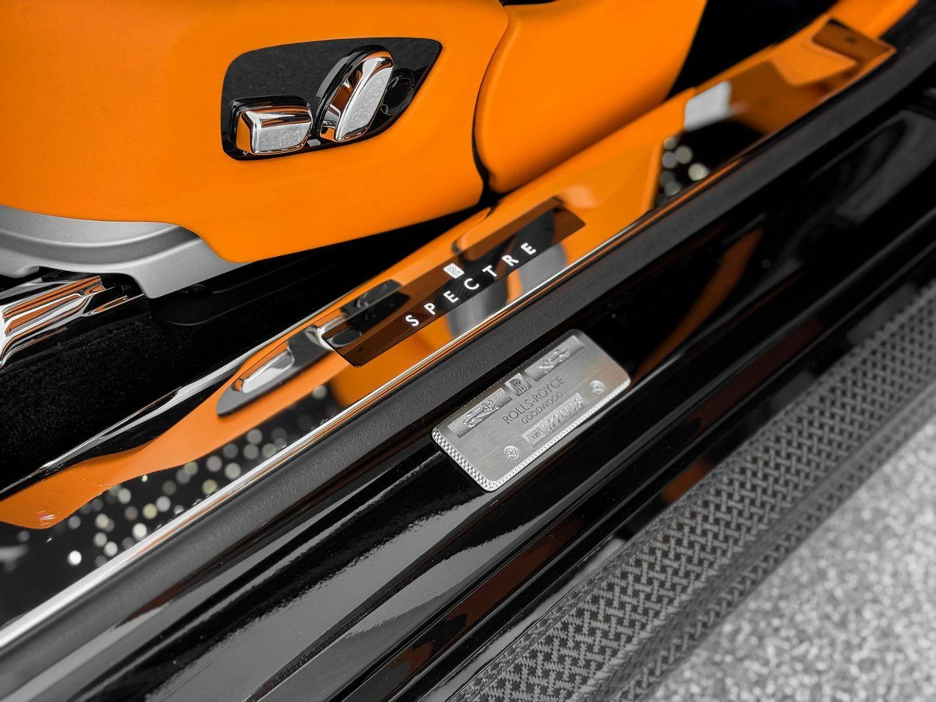 mph013_574243740_5da71613b58333451e98984f642d1c9ex_c622ddb809