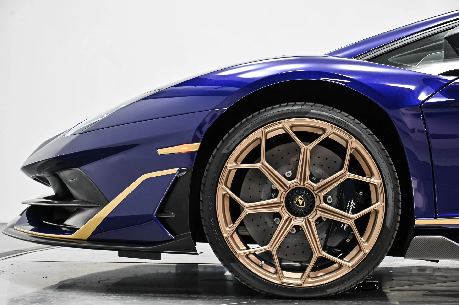 mph013_576953800_Used_2019_Lamborghini_Aventador_SVJ_1760550459_37cd49e075