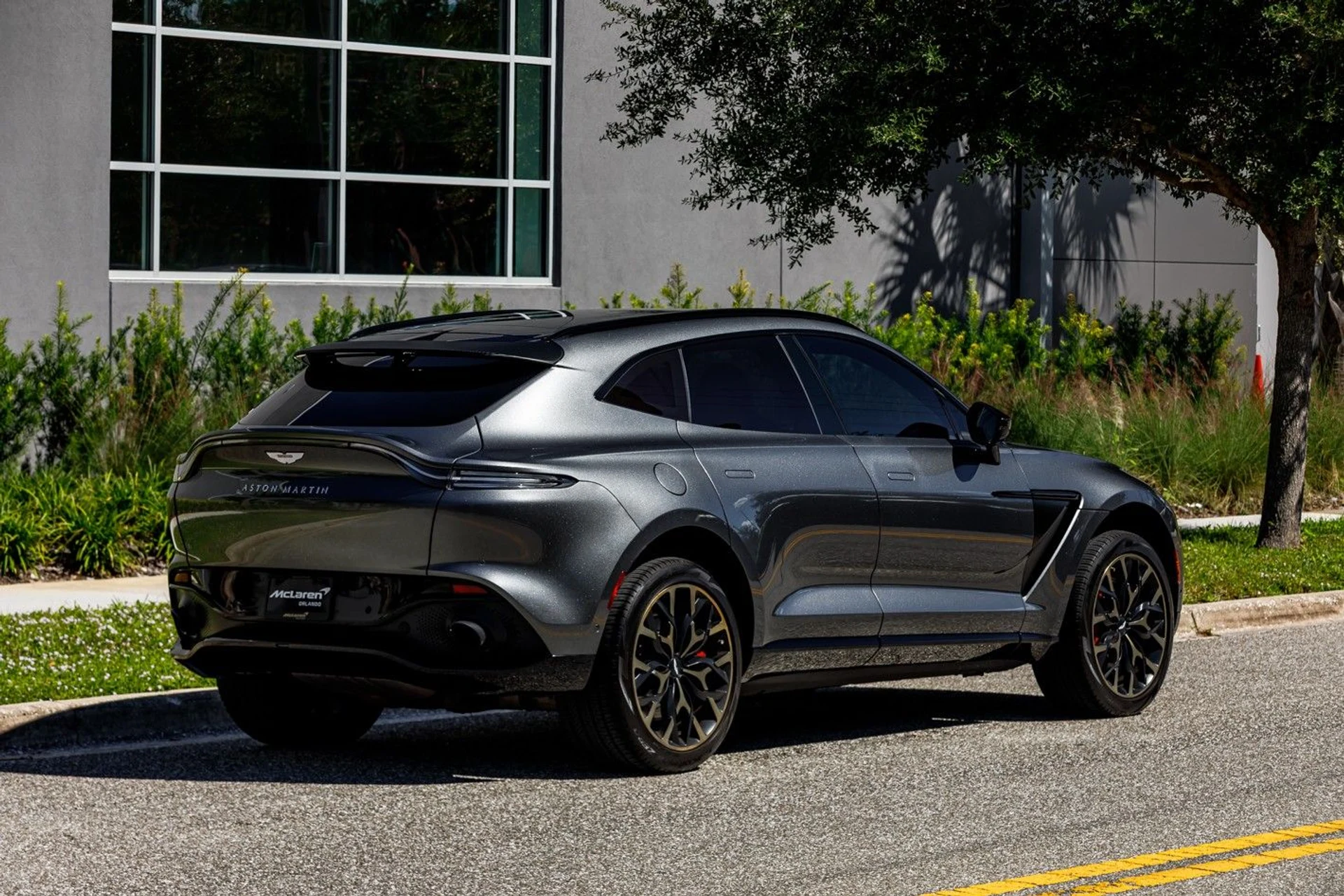 mph013_578356437_Used_2021_Aston_Martin_DBX_c51c2e0e5e