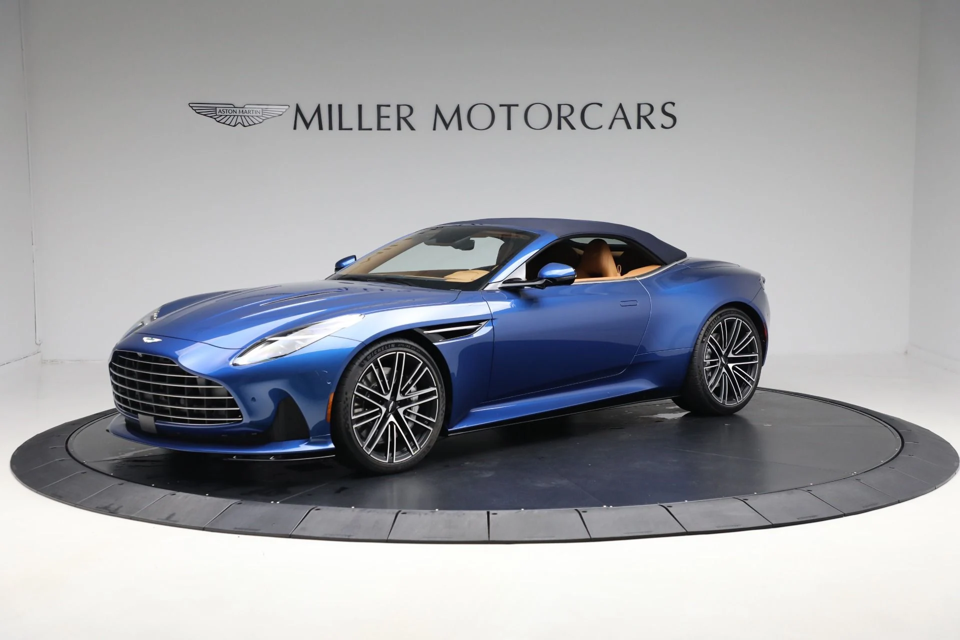 mph013_581192915_New_2025_Aston_Martin_DB_12_Volante_5491a2a30d