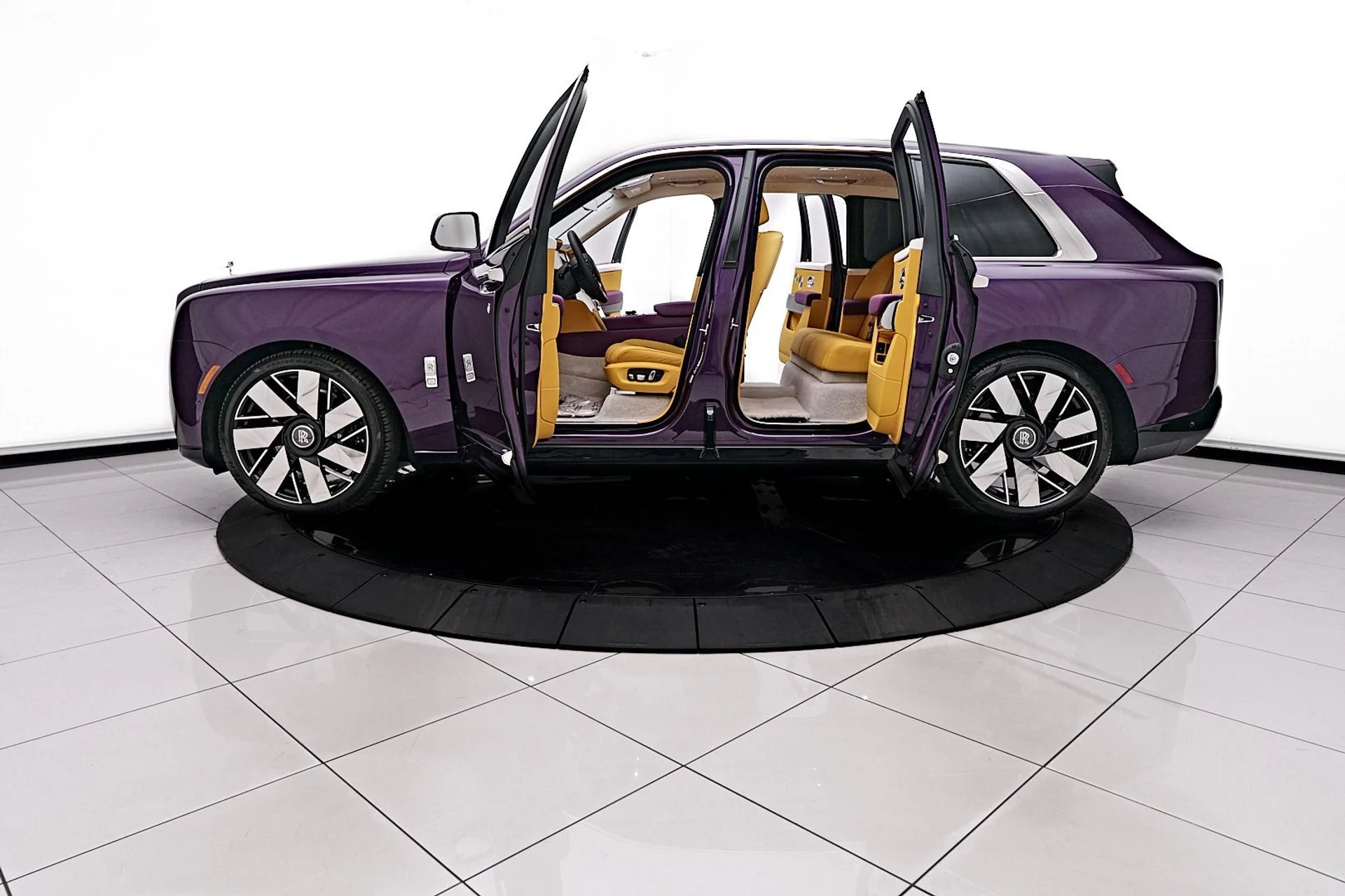 mph013_59899344_Used_2025_Rolls_Royce_Cullinan_Base_1736646133_9e6daec518