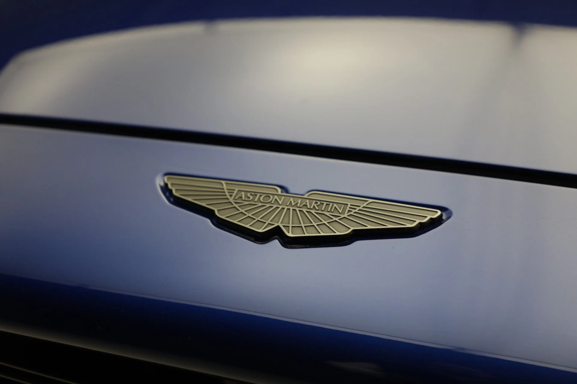 mph013_6118122_Used_2024_Aston_Martin_DBX_707_1761409513_9070361dab