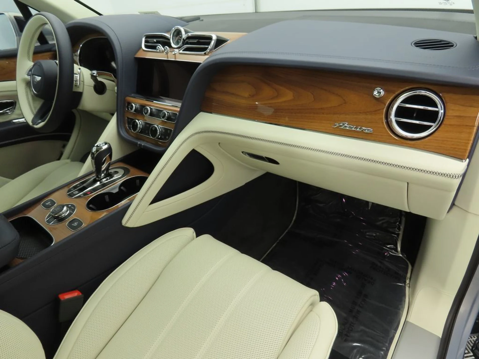 mph013_617089296_new_2025_bentley_bentayga_ewb_v8awd_8119_22908718_14_1024_cbc1fbc216