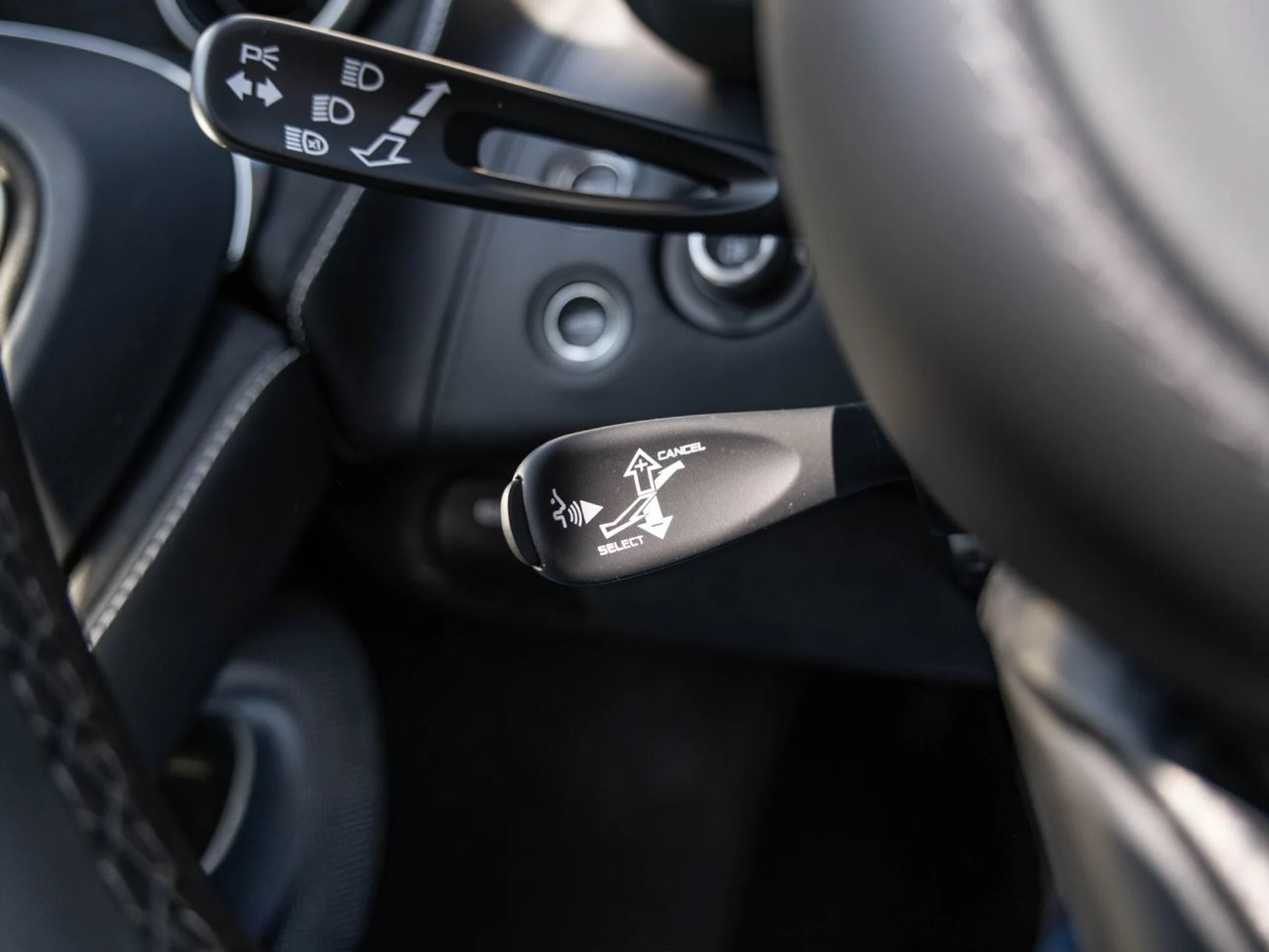 mph013_620775633_25196e26a8fb28647772c18e251a0f4ax_bb418be7aa