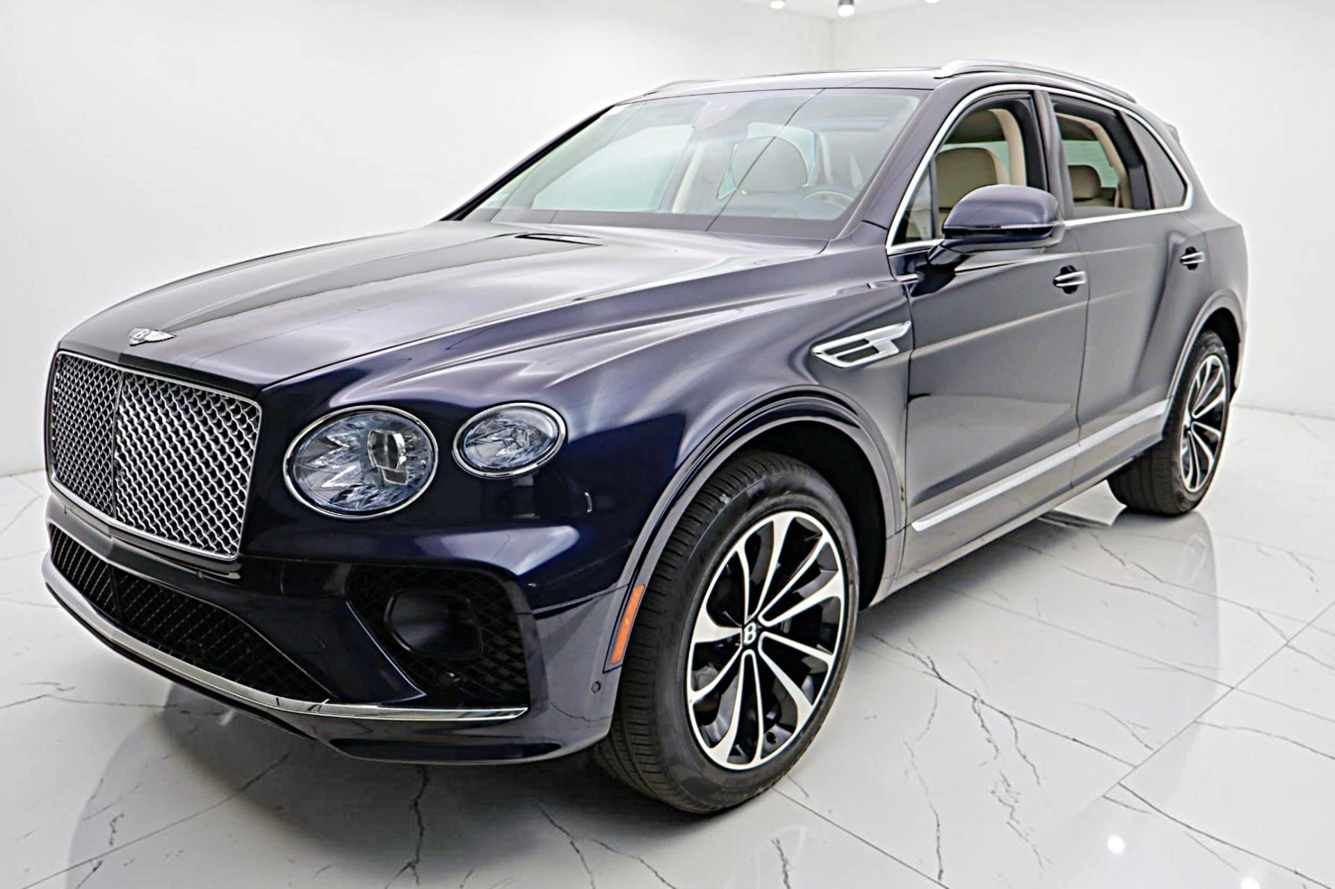 mph013_620797814_Used_2023_Bentley_Bentayga_V8_70c025fe8a