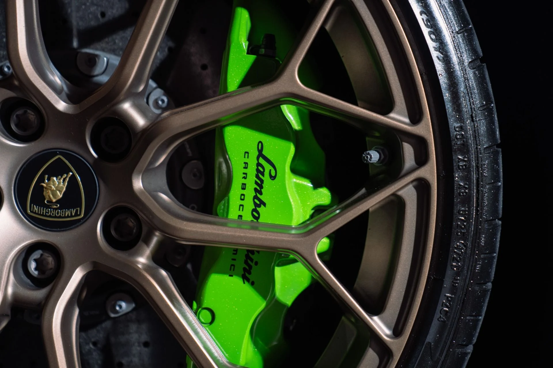 mph013_621350954_Used_2018_Lamborghini_Huracan_LP_640_4_Performante_Ad_Personam_Paint_and_Interior_Massive_Sticker_1791560590_961fd53328