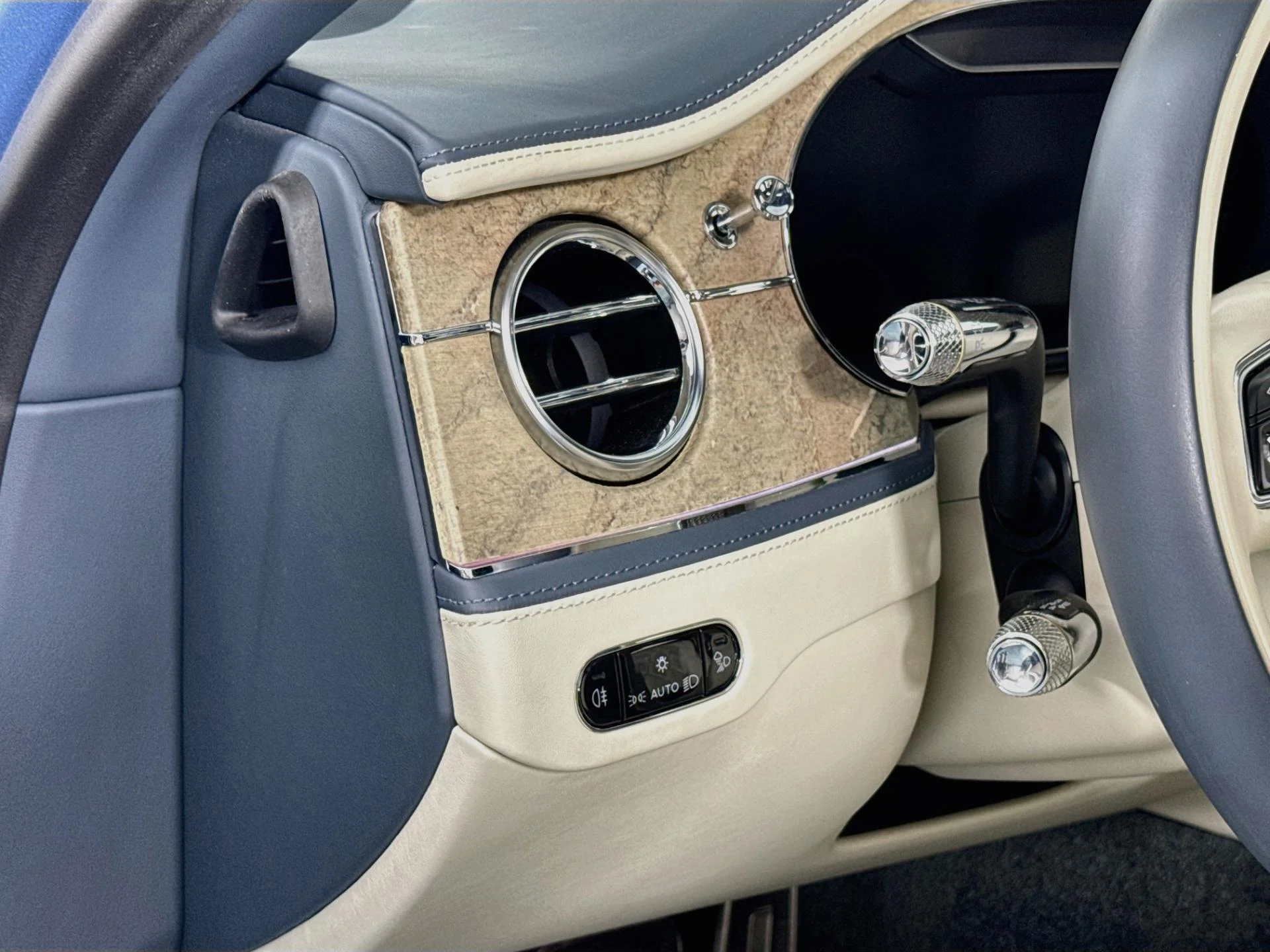 mph013_625185851_Used_2022_Bentley_Flying_Spur_V8_1787092875_987c3dae34