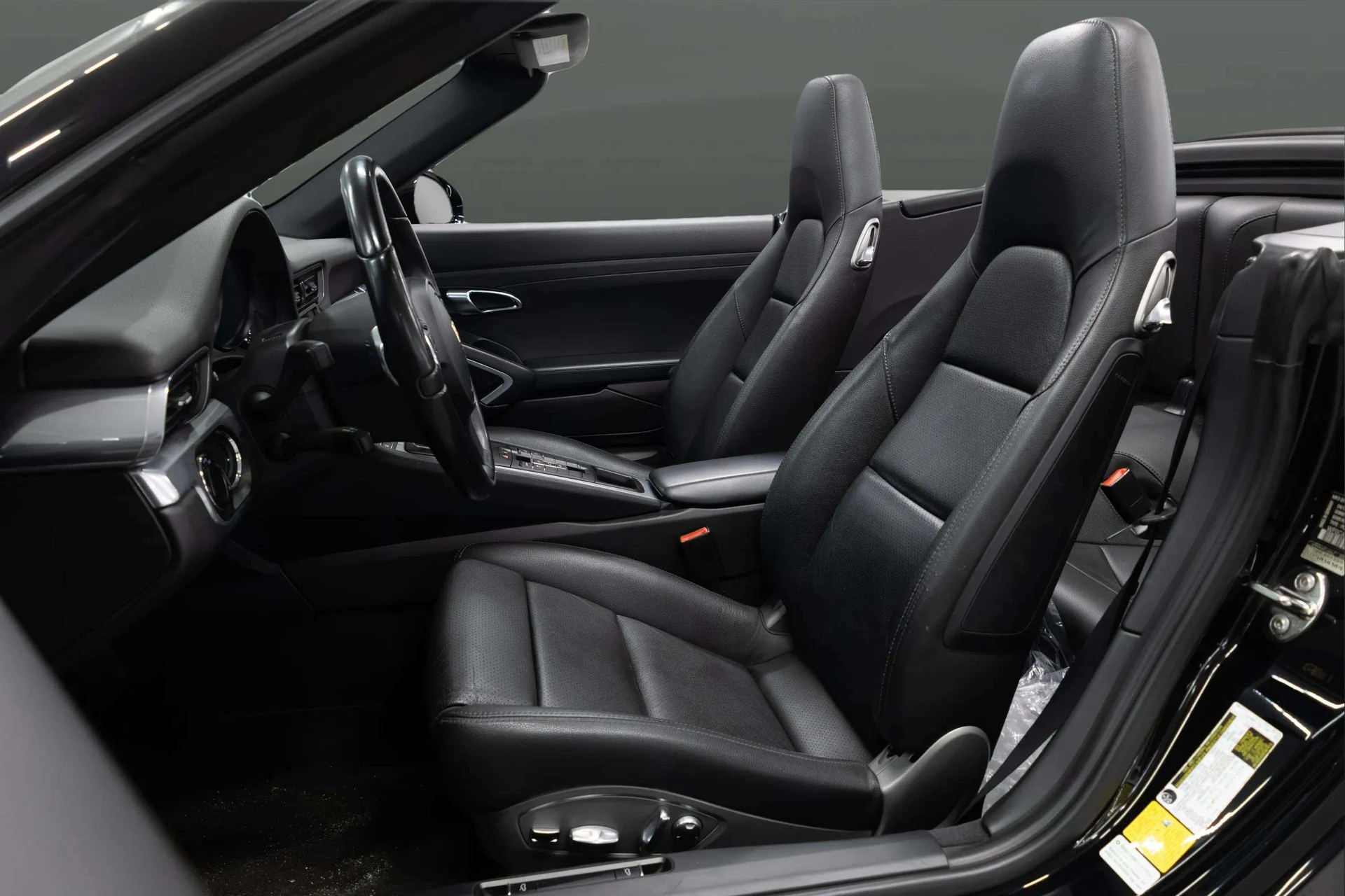 mph013_62575923_b747c6fe_154a_495b_9fa0_7319d774b56e_2_13_Interior_201220_Porsche2091120_Carrera20_Cabriolet2028_WP_0_CA_2_A98_CS_14039029_21_f81b8b1c59
