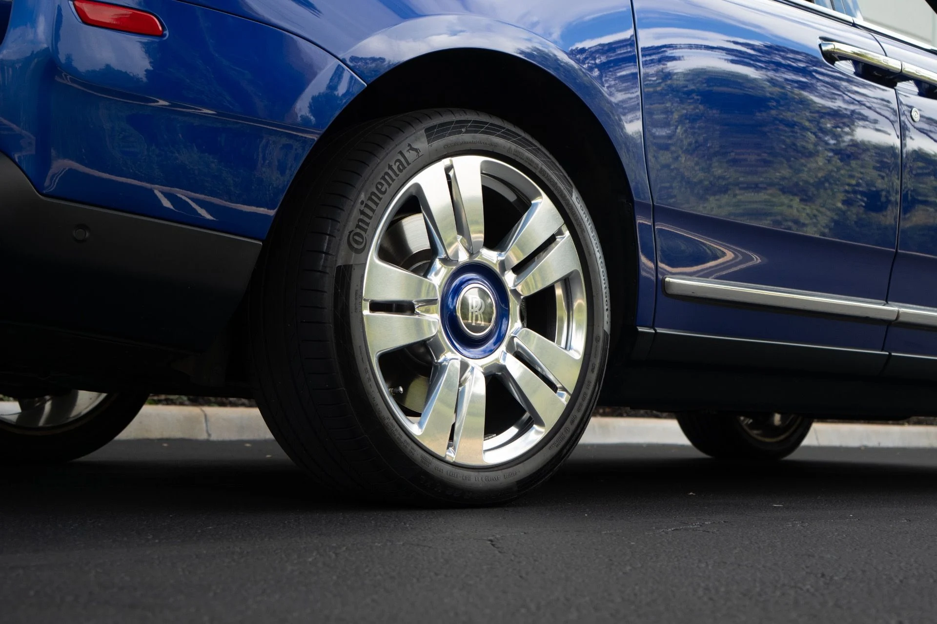 mph013_631213738_Used_2019_Rolls_Royce_Cullinan_1764189669_a755228245