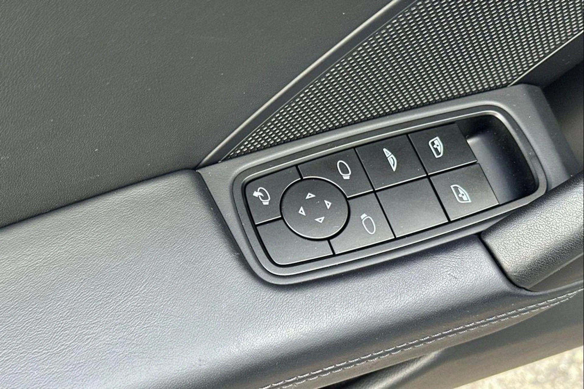 mph013_632546777_DR_20p3_T_Pkwh_Yrq_Mho_Rd_U_Qc_UM_6_Y_a61139fdf9