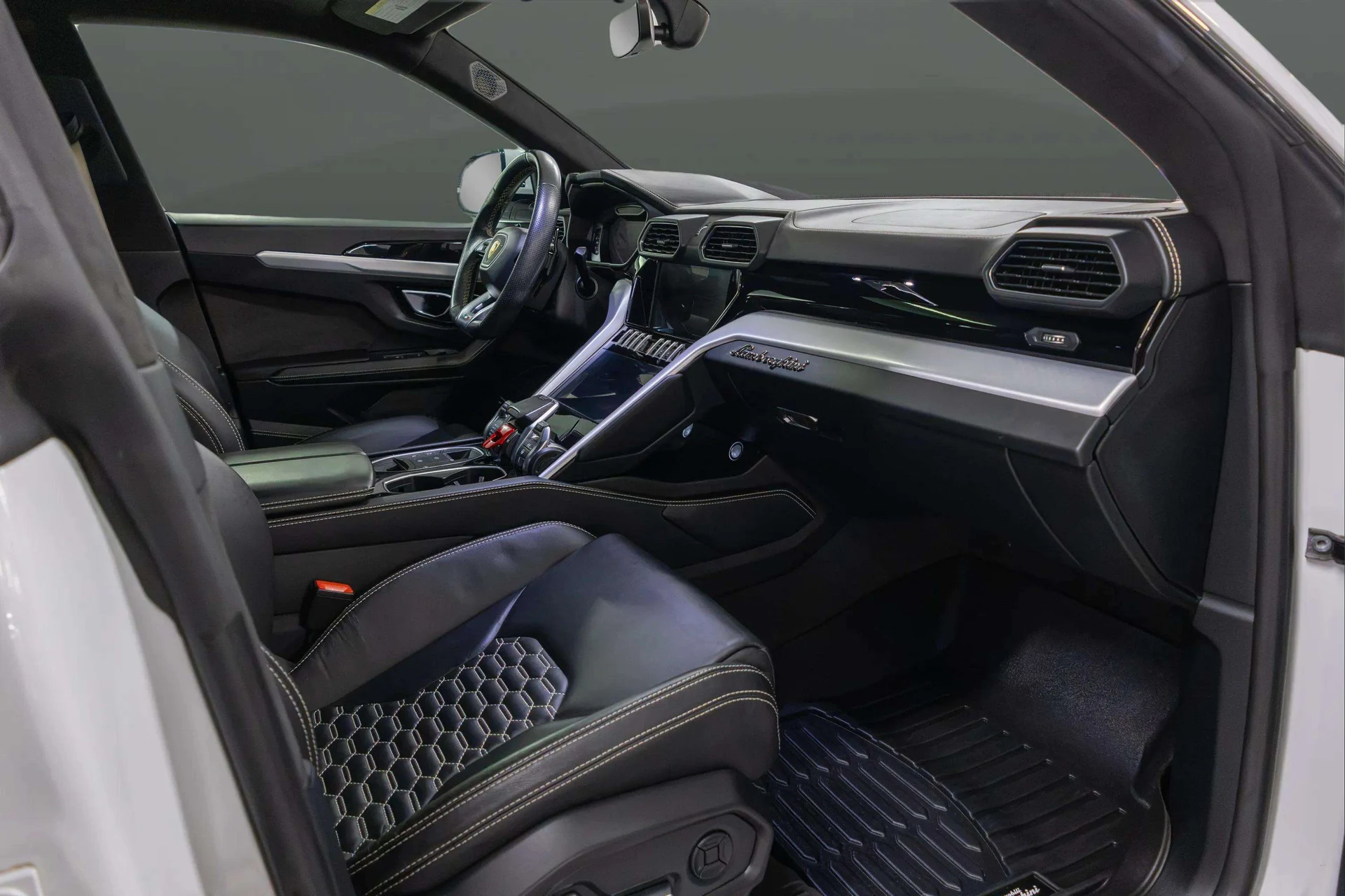 mph013_648145080_925813b6_5547_48ff_b539_561f9f03c7f3_202120_Lamborghini20_Urus2028_ZPBCA_1_ZL_3_MLA_1510329_14_b384426865