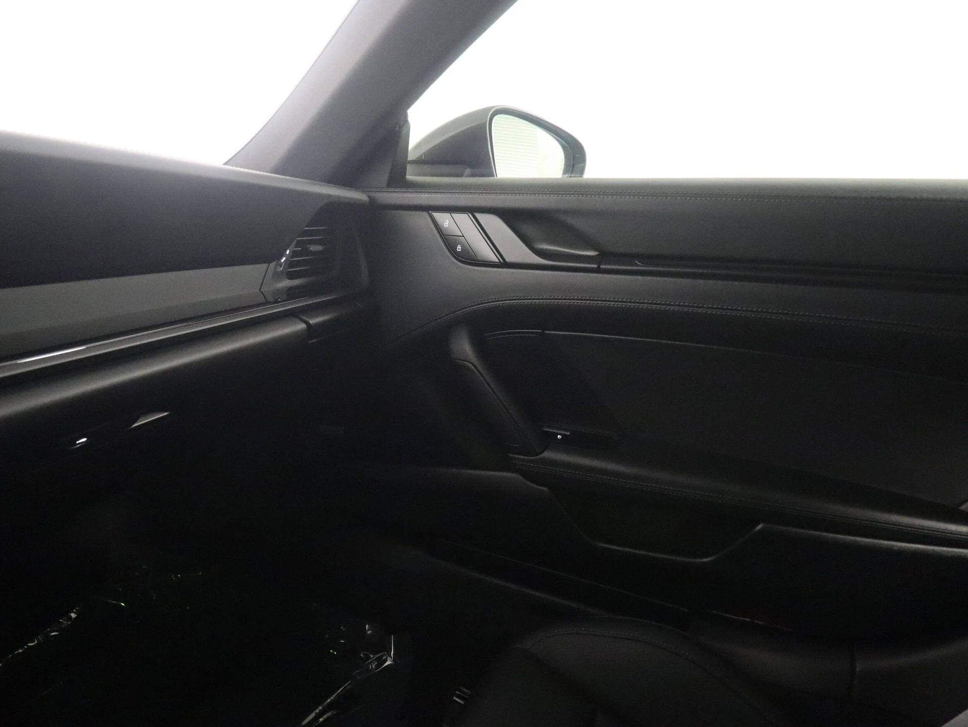 mph013_649618754_961b8a89f70da2de99582a260f0b287fx_e0a5eba749