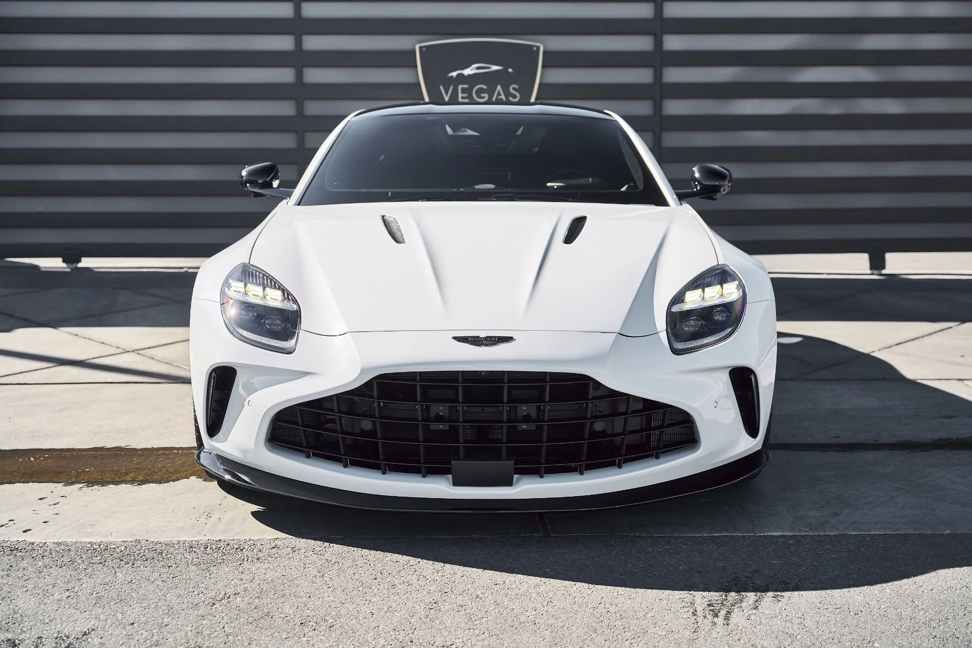 mph013_655760100_Used_2025_Aston_Martin_Vantage_Base_1771099445_91951f6fff