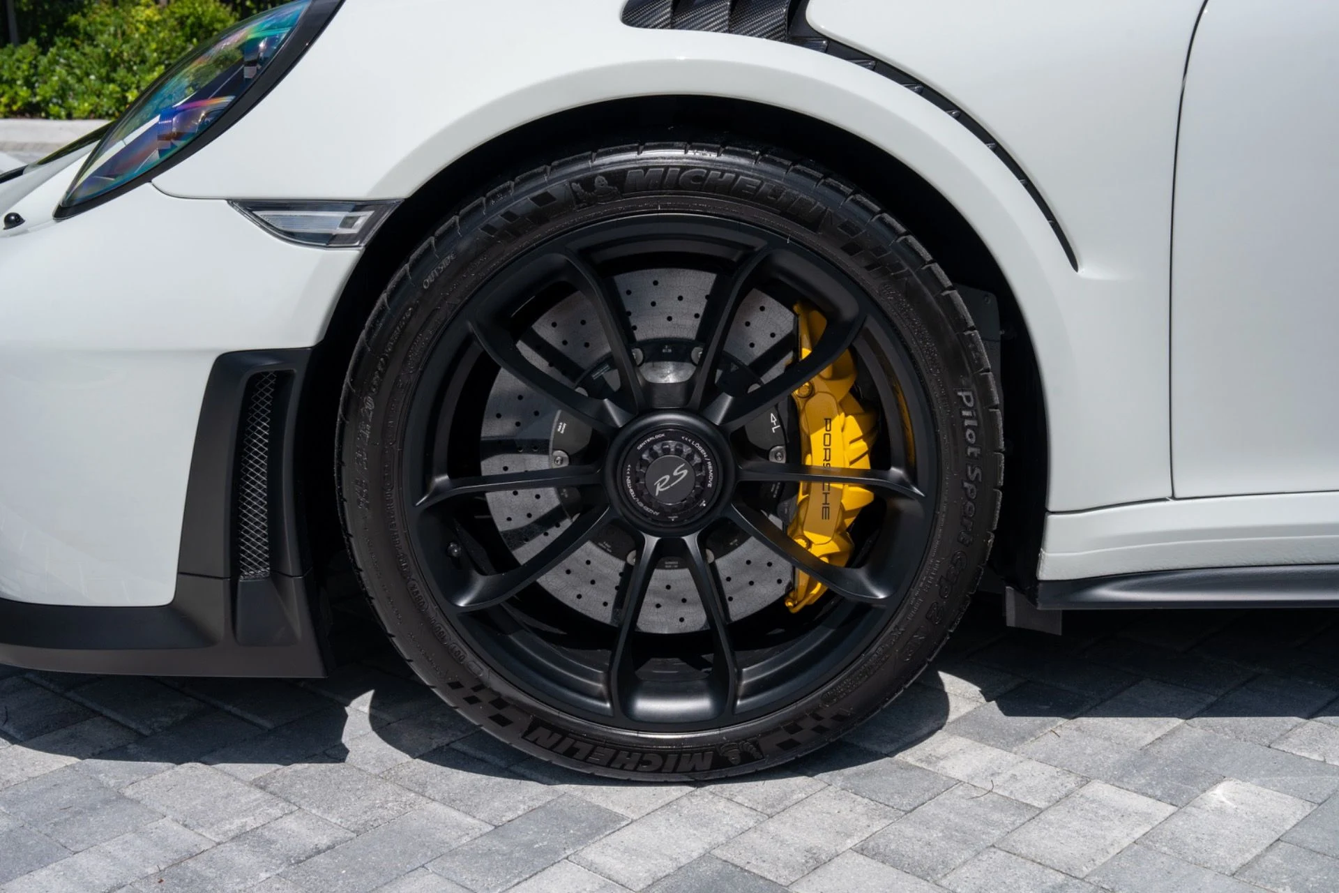 mph013_657760193_Used_2018_Porsche_911_GT_2_RS_1782839837_d0e43cd51e