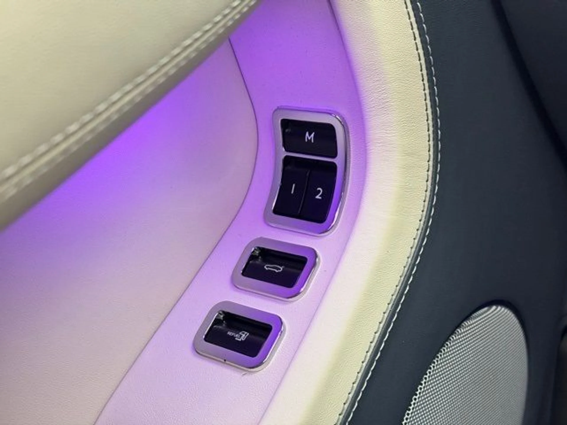 mph013_658606669_zad08flr70iihotrf3bwmnyc7qty_5e80b09e9f