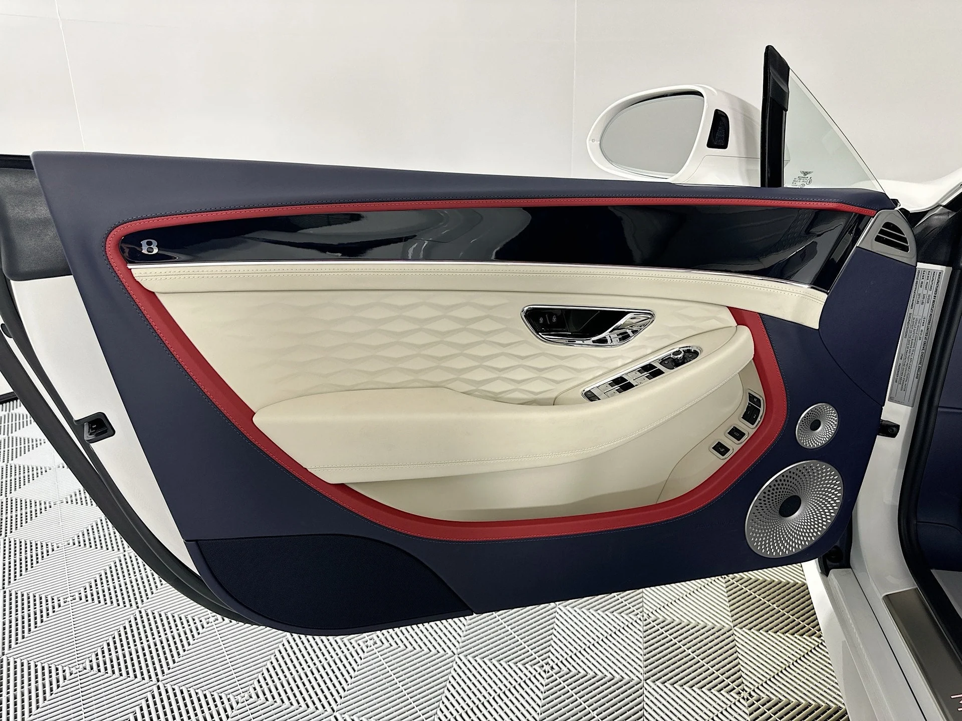 mph013_662585667_14_c6546fcba3