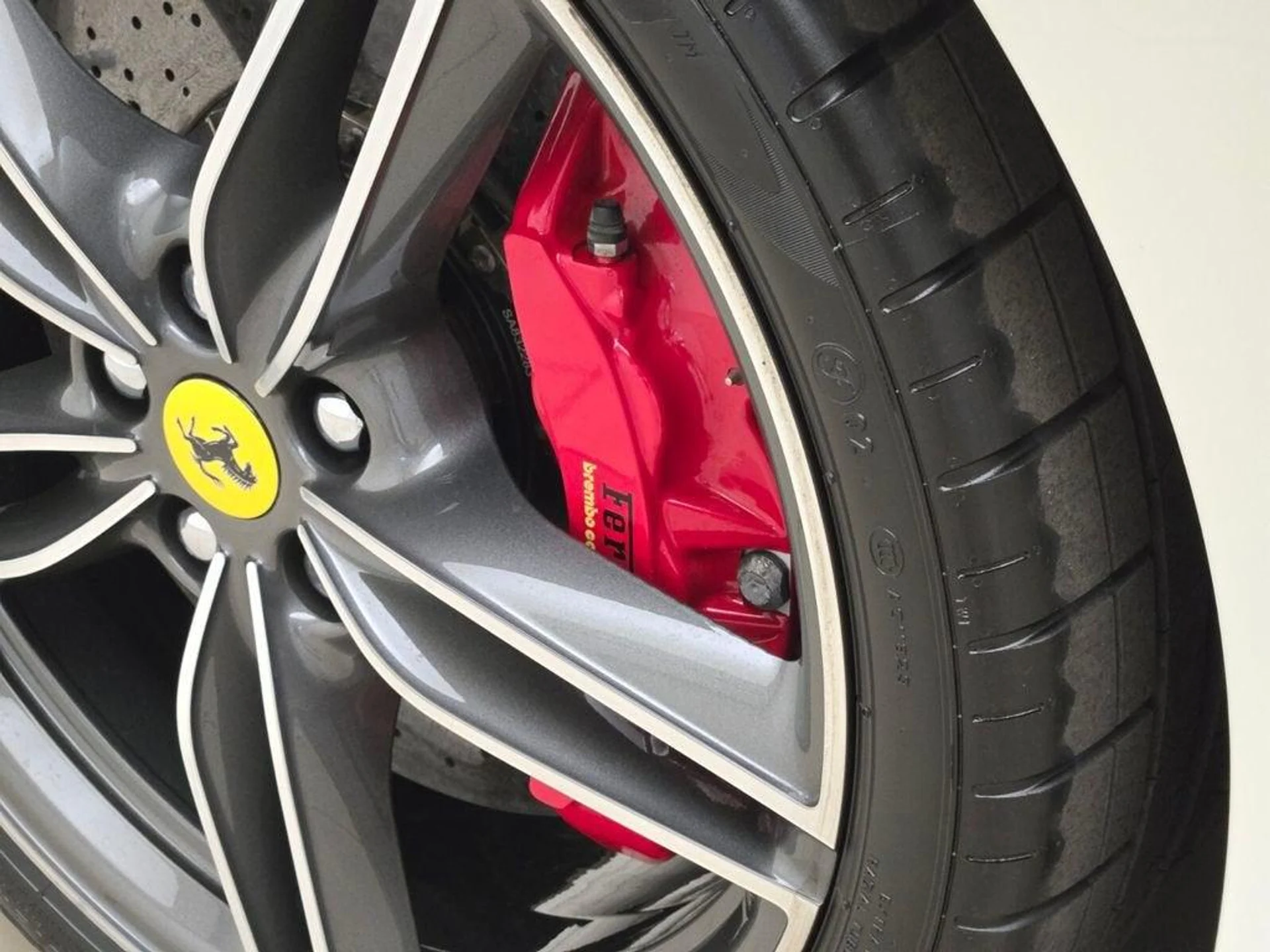 mph013_664708279_Used_2024_Ferrari_Roma_1775723861_6276d417e5