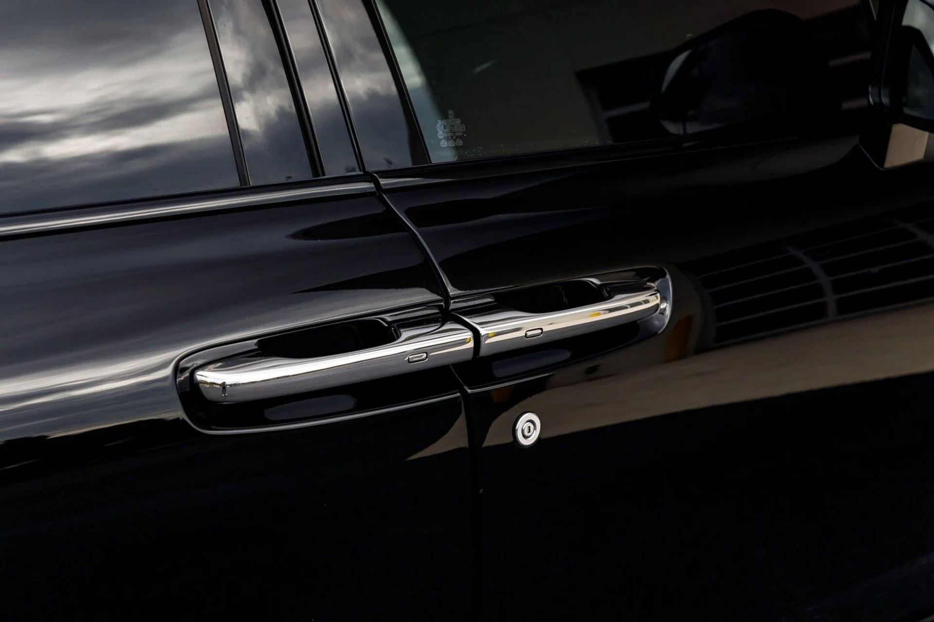 mph013_669905636_3b90769f75a249a312bbe71a1a939491x_b6f9949730