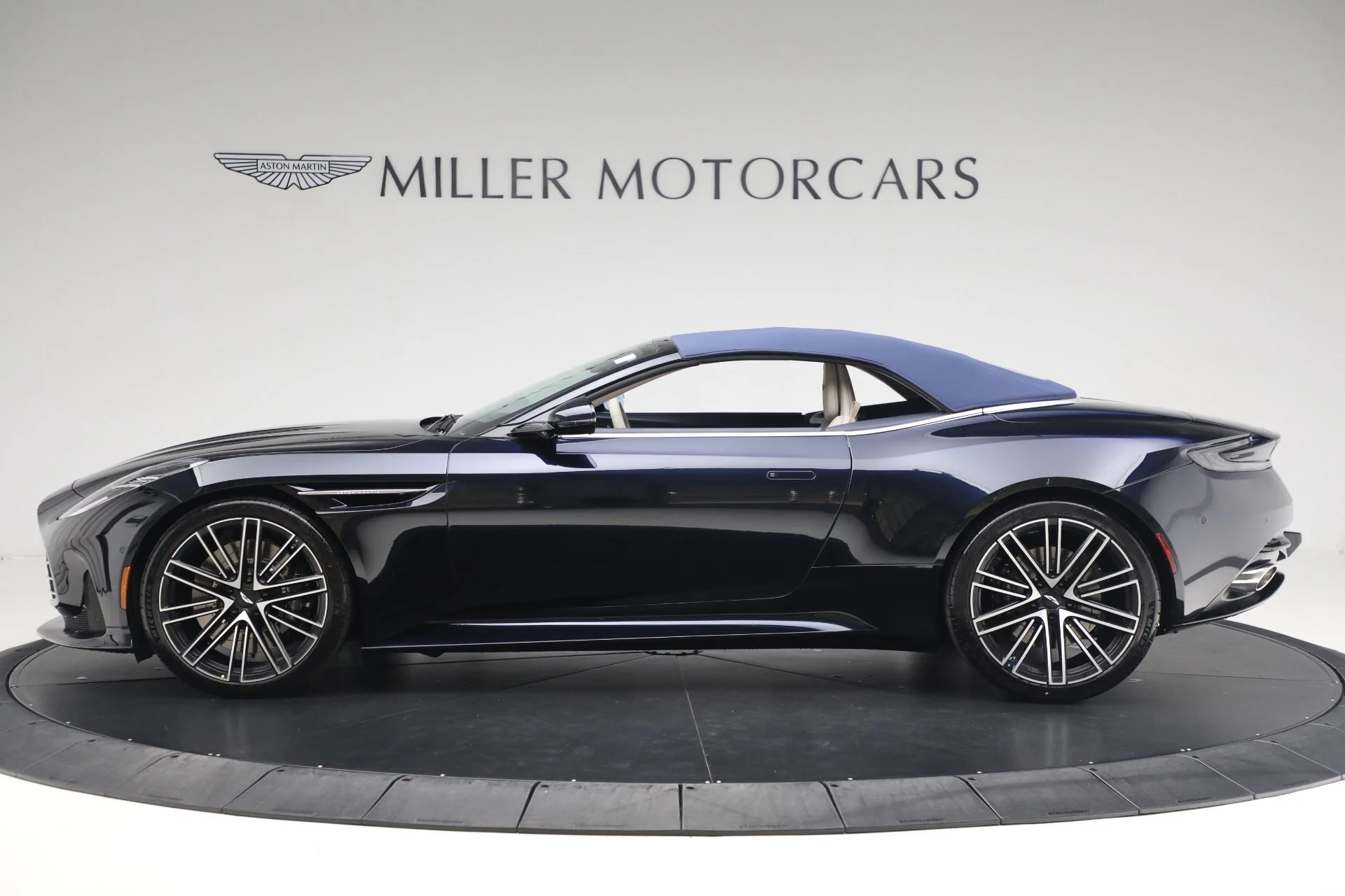 mph013_670111598_New_2025_Aston_Martin_DB_12_Volante_5c753a73b5