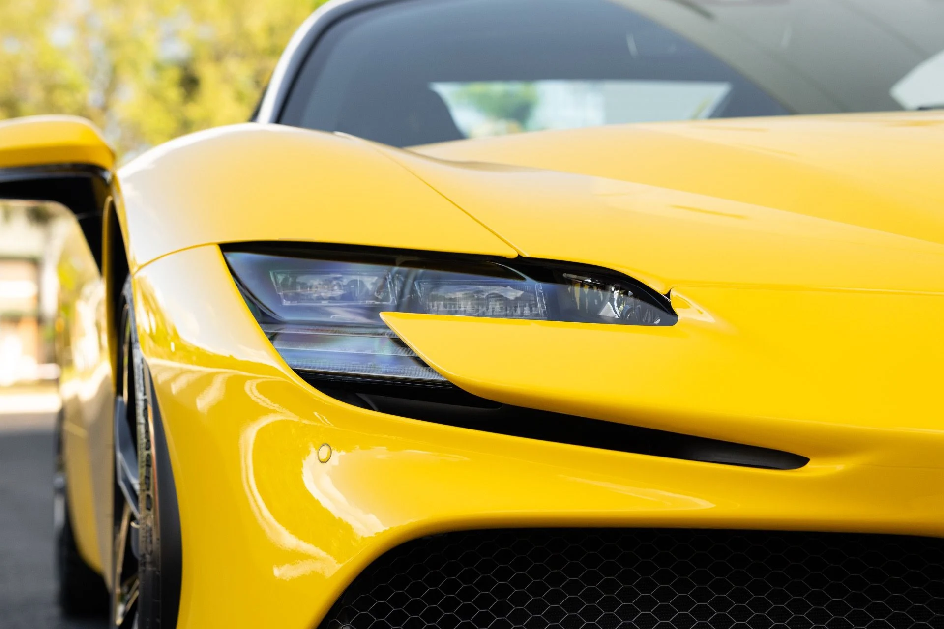 mph013_671397975_Used_2025_Ferrari_SF_90_Spider_1772646640_c944769641