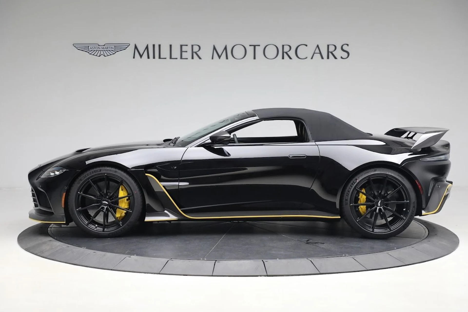 mph013_672946389_Used_2023_Aston_Martin_Vantage_V12_1687444772_8db30db4ae