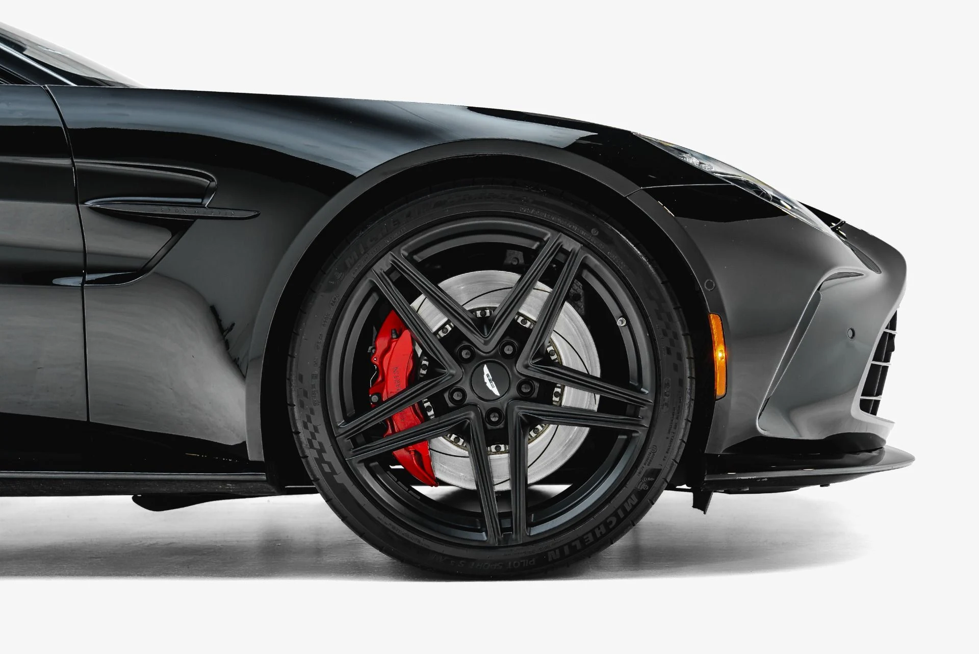 mph013_675168928_Used_2025_Aston_Martin_Vantage_1790202691_7a2b9442f9