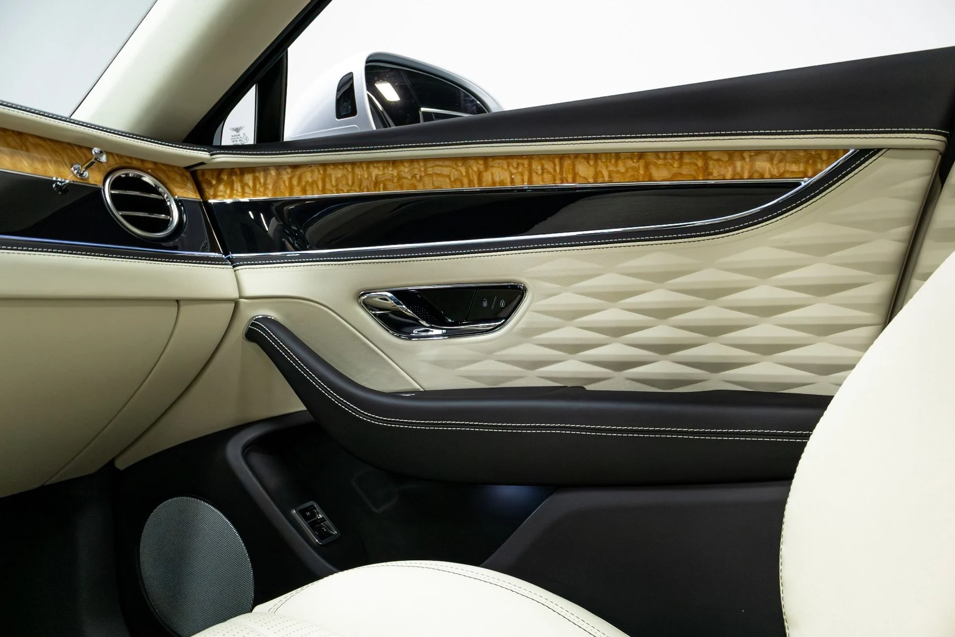 mph013_697520221_Used_2021_Bentley_Flying_Spur_W12_1772666284_1332a01821