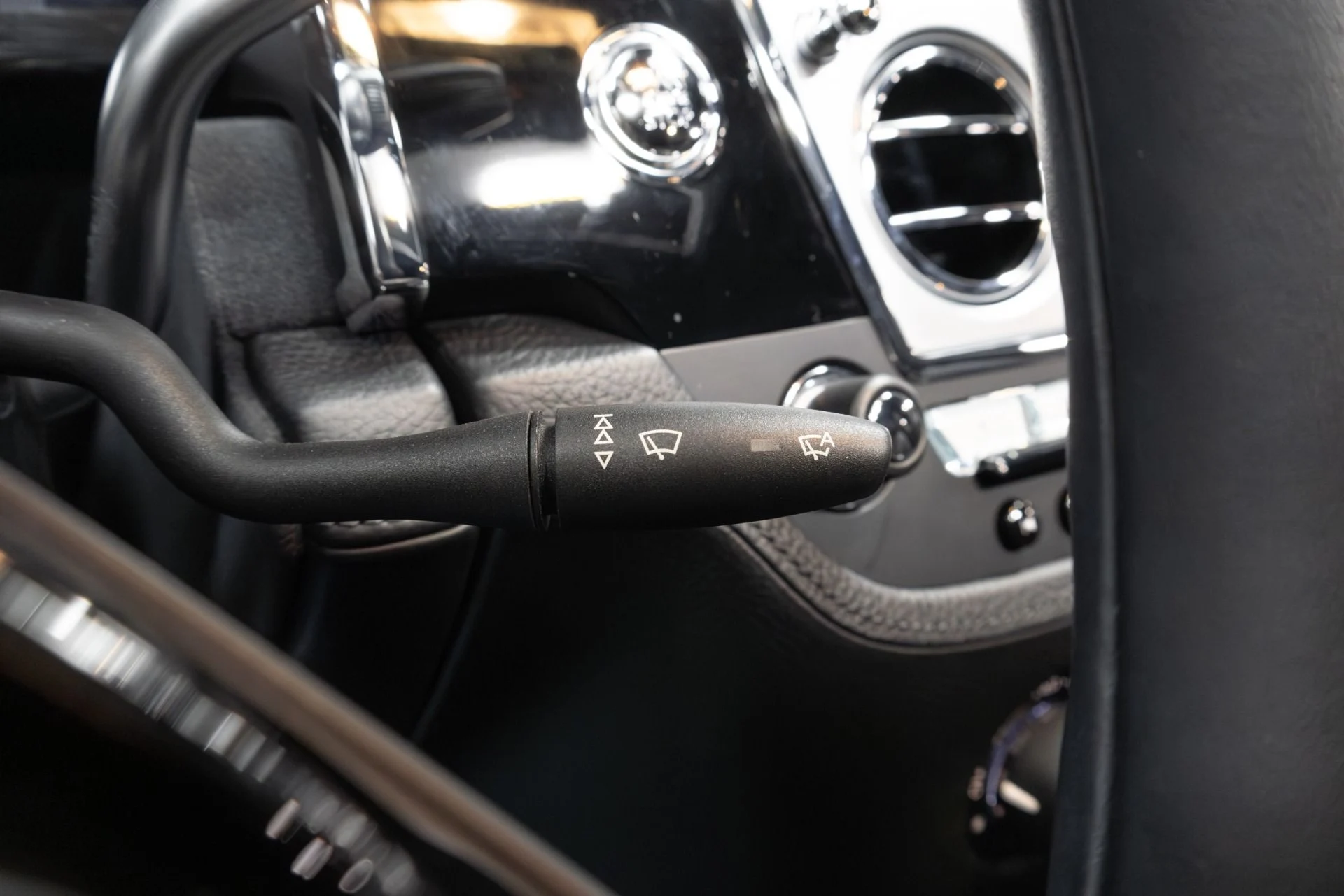 mph013_702407881_Used_2011_Rolls_Royce_Ghost_Base_1762877304_9b46564e1d