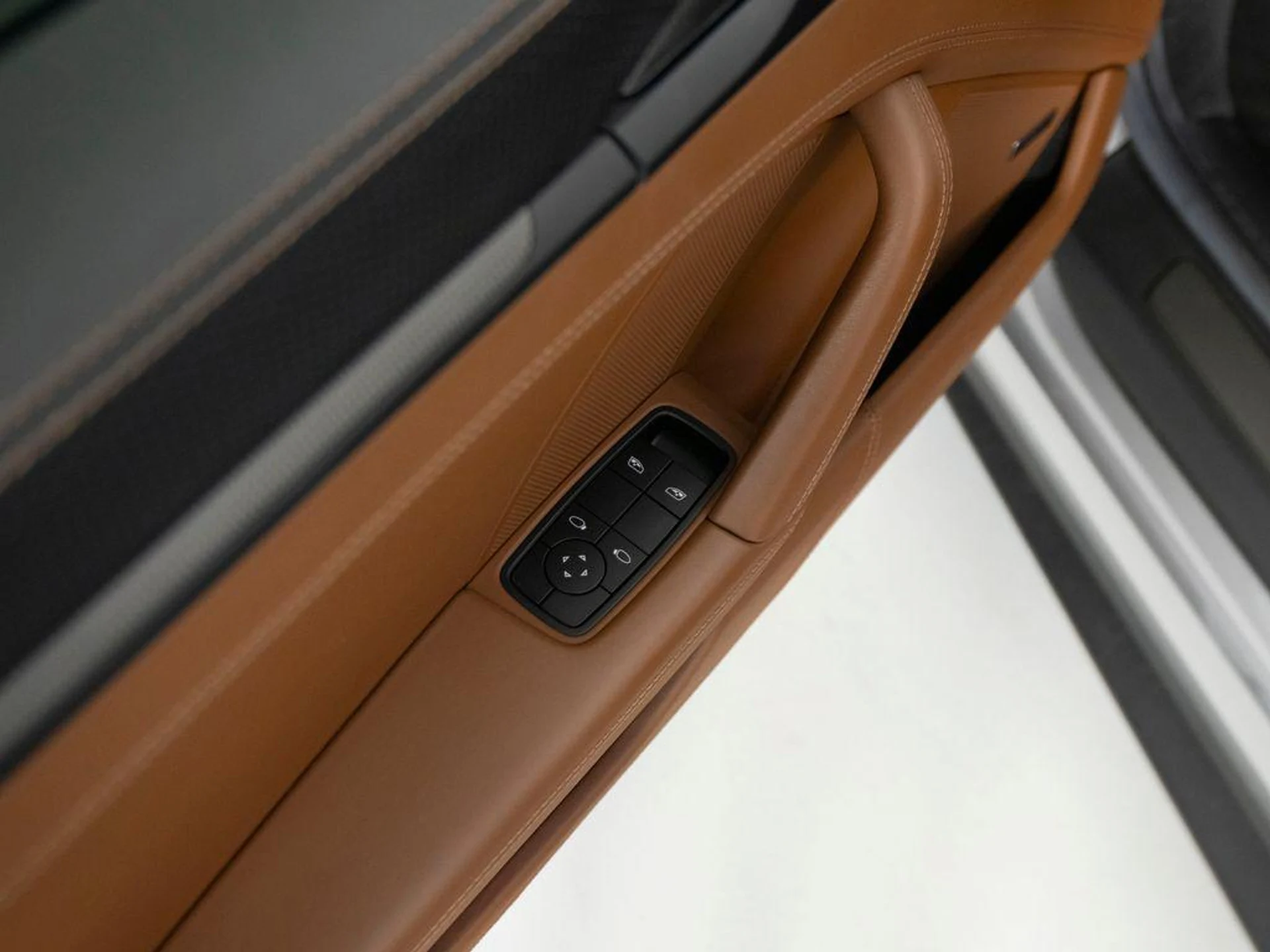 mph013_709499350_rq_OJS_Ytjr_EY_Me2_Q9_U_Os_IX_Ga_LY_0a16d2691a