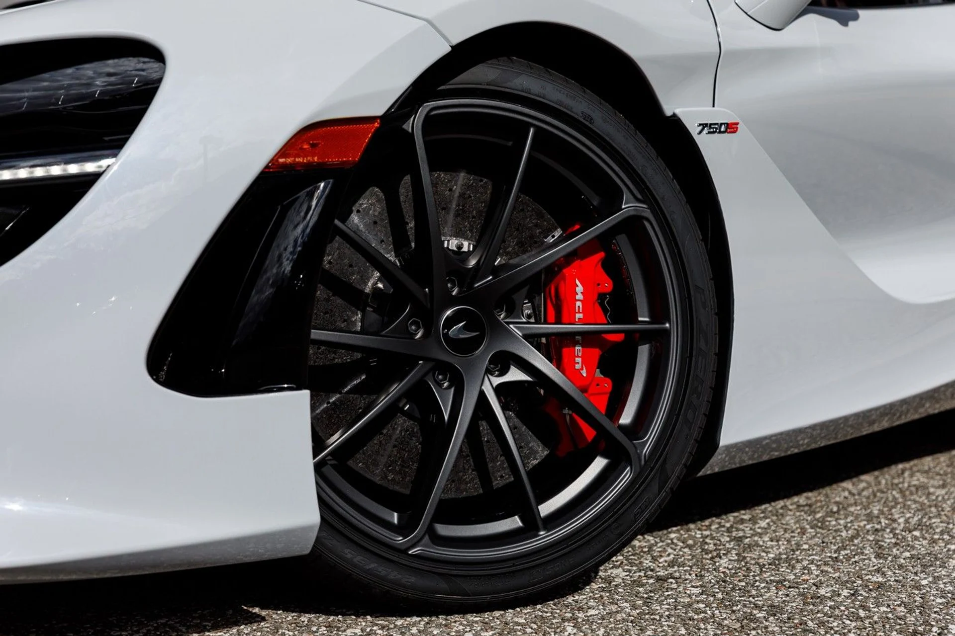 mph013_712616464_637_p14_l_aacb8400a6