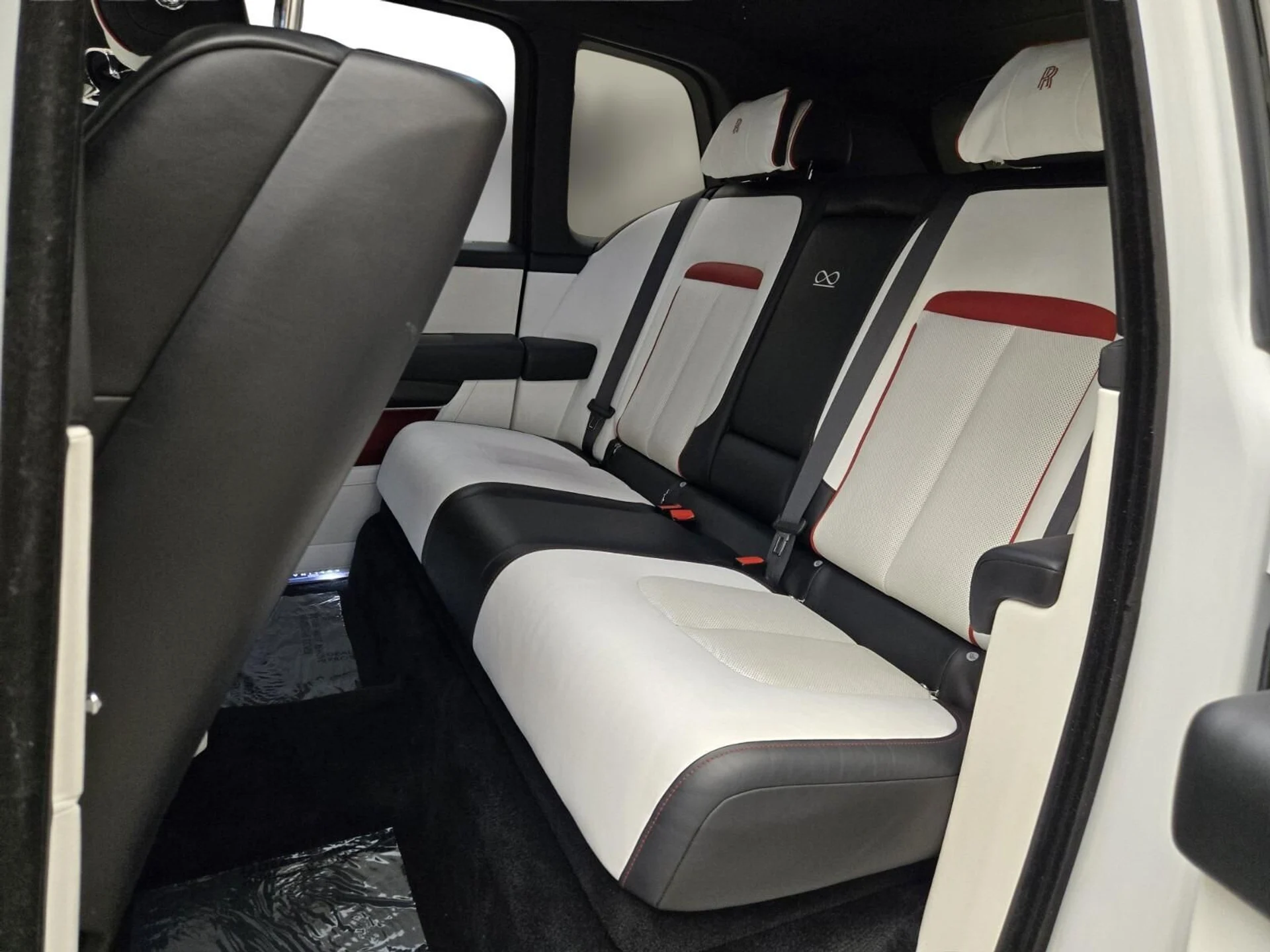 mph013_713466766_Used_2021_Rolls_Royce_Cullinan_1761977966_1166467683