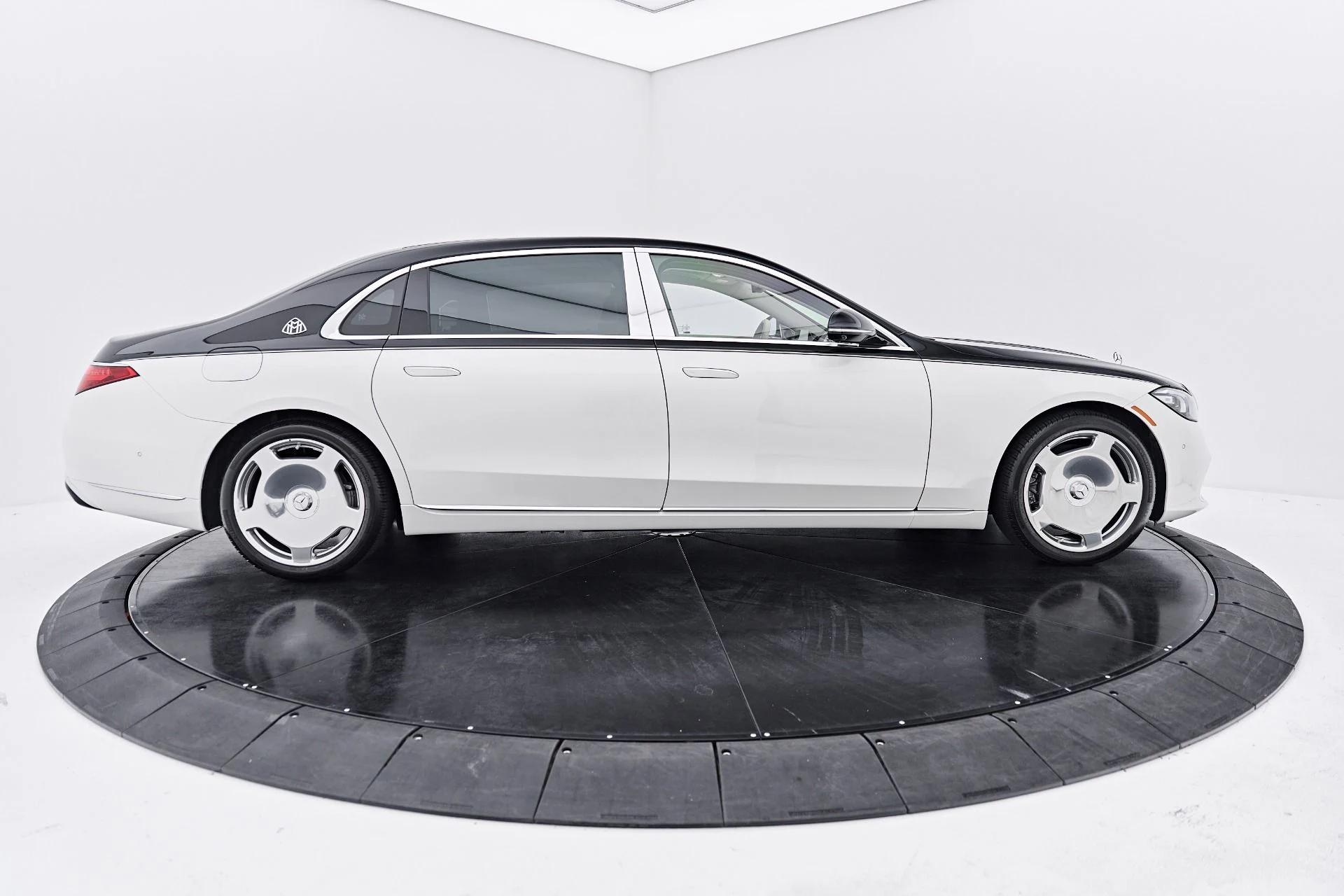 mph013_718720980_Used_2023_Mercedes_Benz_S_Class_Maybach_S_680_1790207136_c453c36172