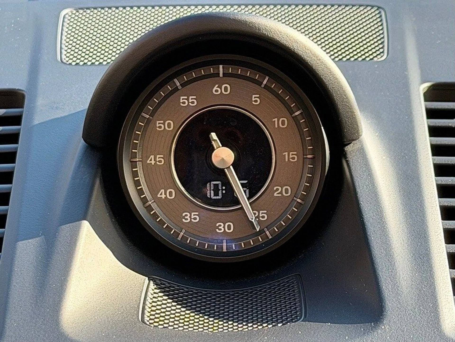 mph013_718985885_12142969bfa4f6cf0c8b113244161362x_ceb4252d6c