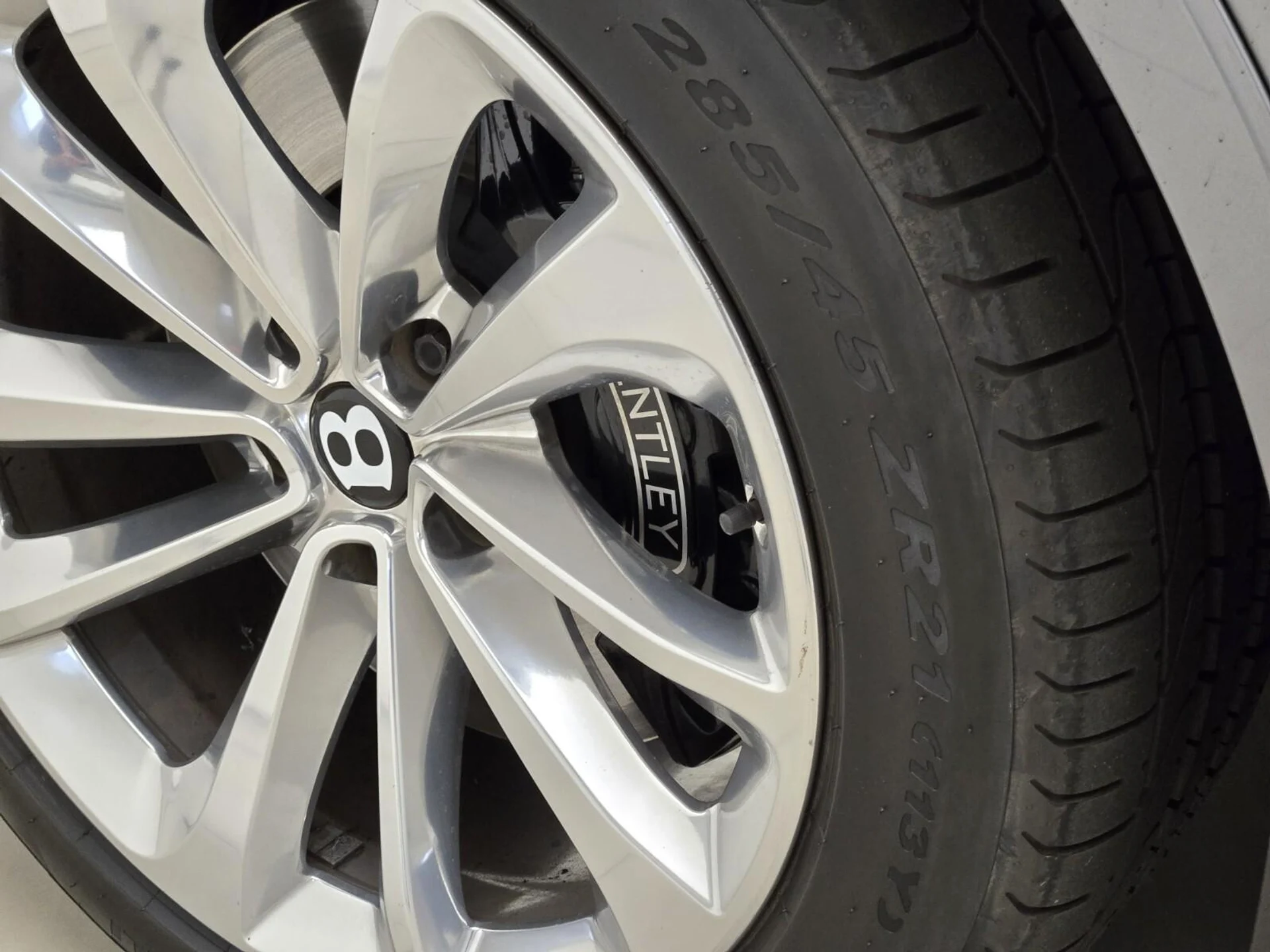 mph013_725913396_Used_2018_Bentley_Bentayga_1760511459_28213dac41