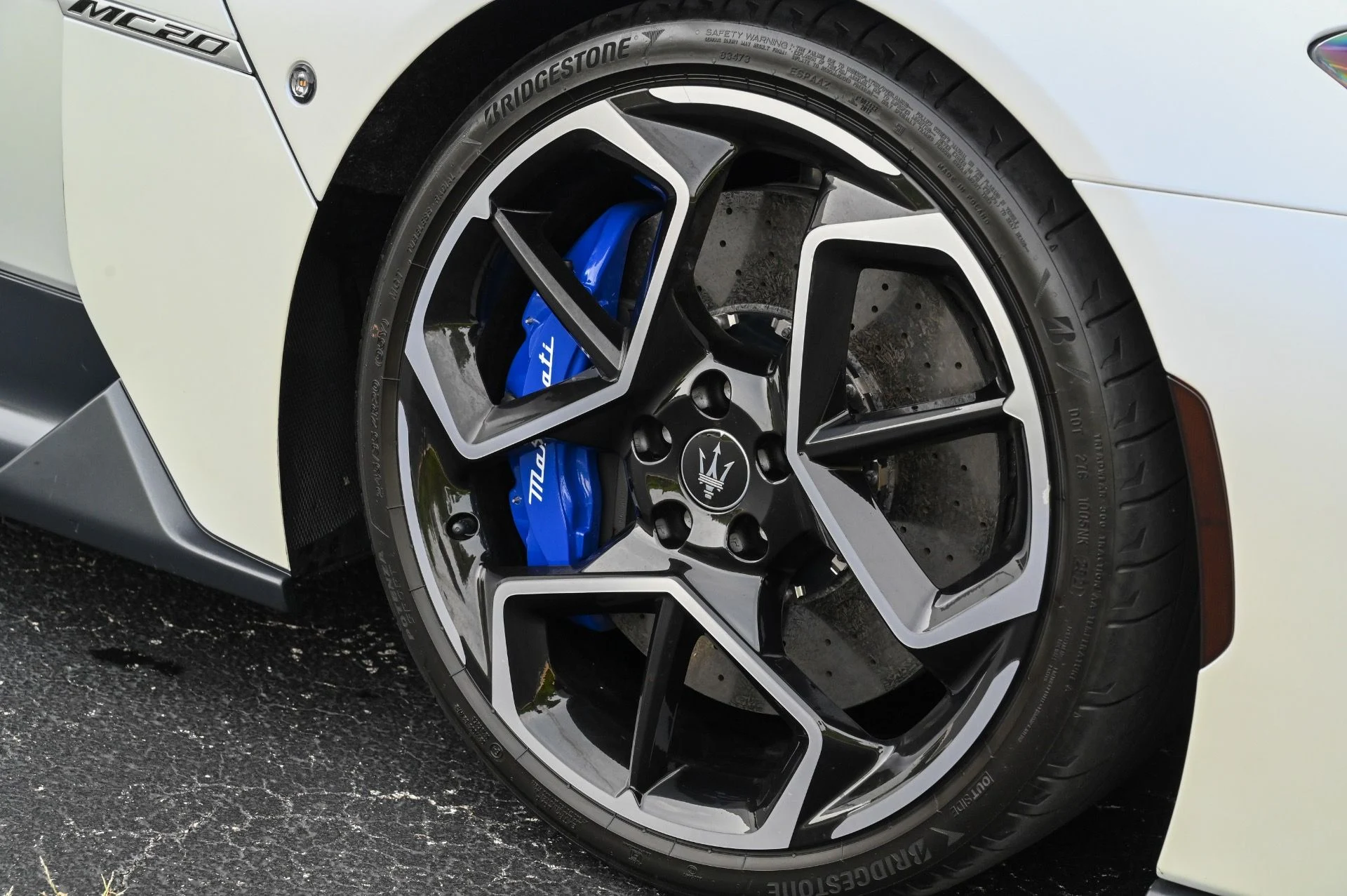 mph013_732116944_Used_2022_Maserati_MC_20_1715696602_498fe55c04