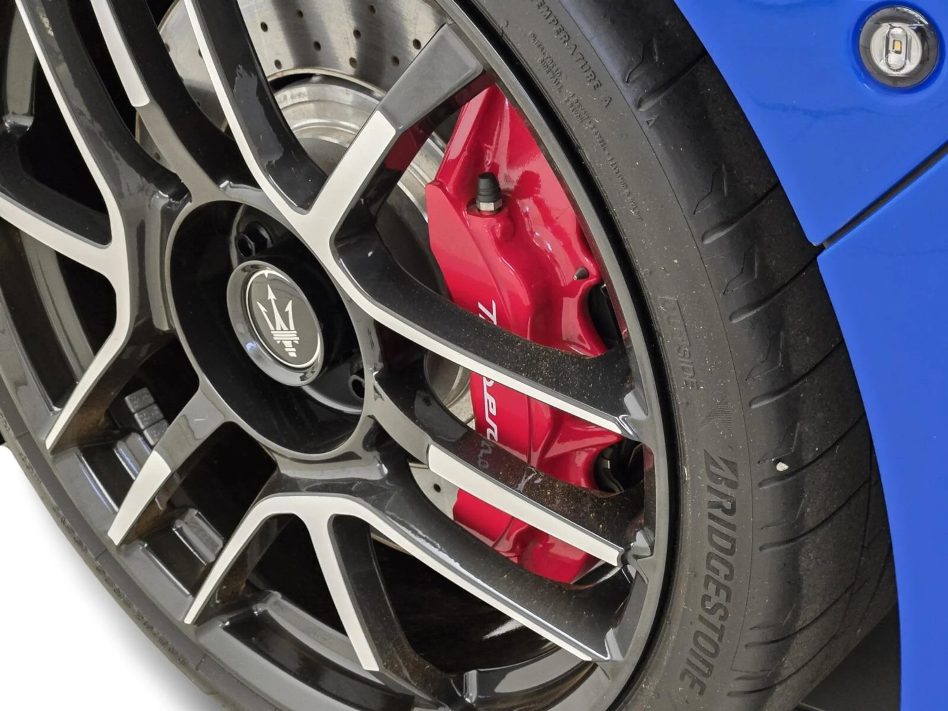 mph013_750637424_Used_2022_Maserati_MC_20_1760424943_bf756f0c48