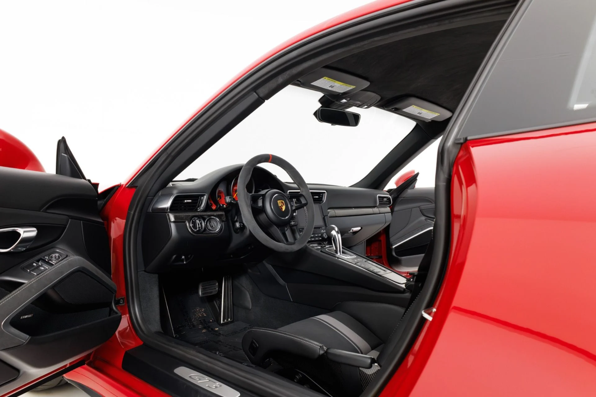 mph013_75653065_Used_2018_Porsche_911_GT_3_1781113309_3033ae19c4