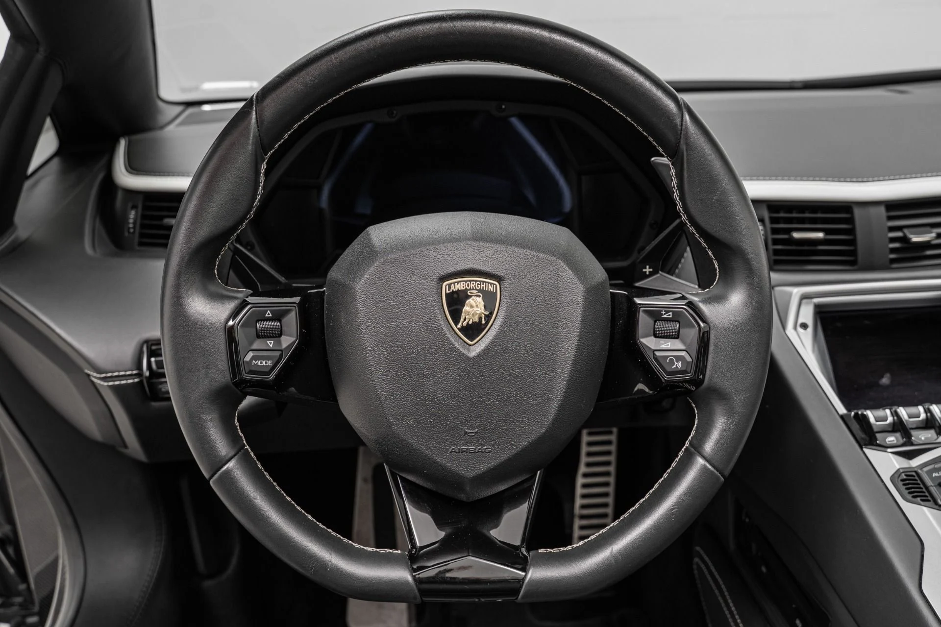 mph013_762566896_Used_2019_Lamborghini_Aventador_LP_740_4_S_Roadster_1758210075_07a59fcc18