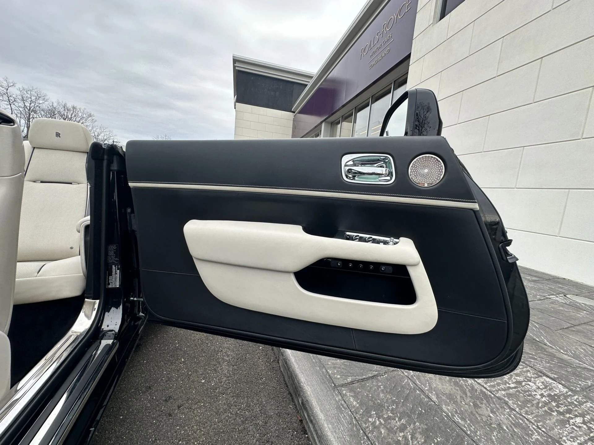 mph013_76646898_Used_2018_Rolls_Royce_Dawn_1773697548_2e79a5919c